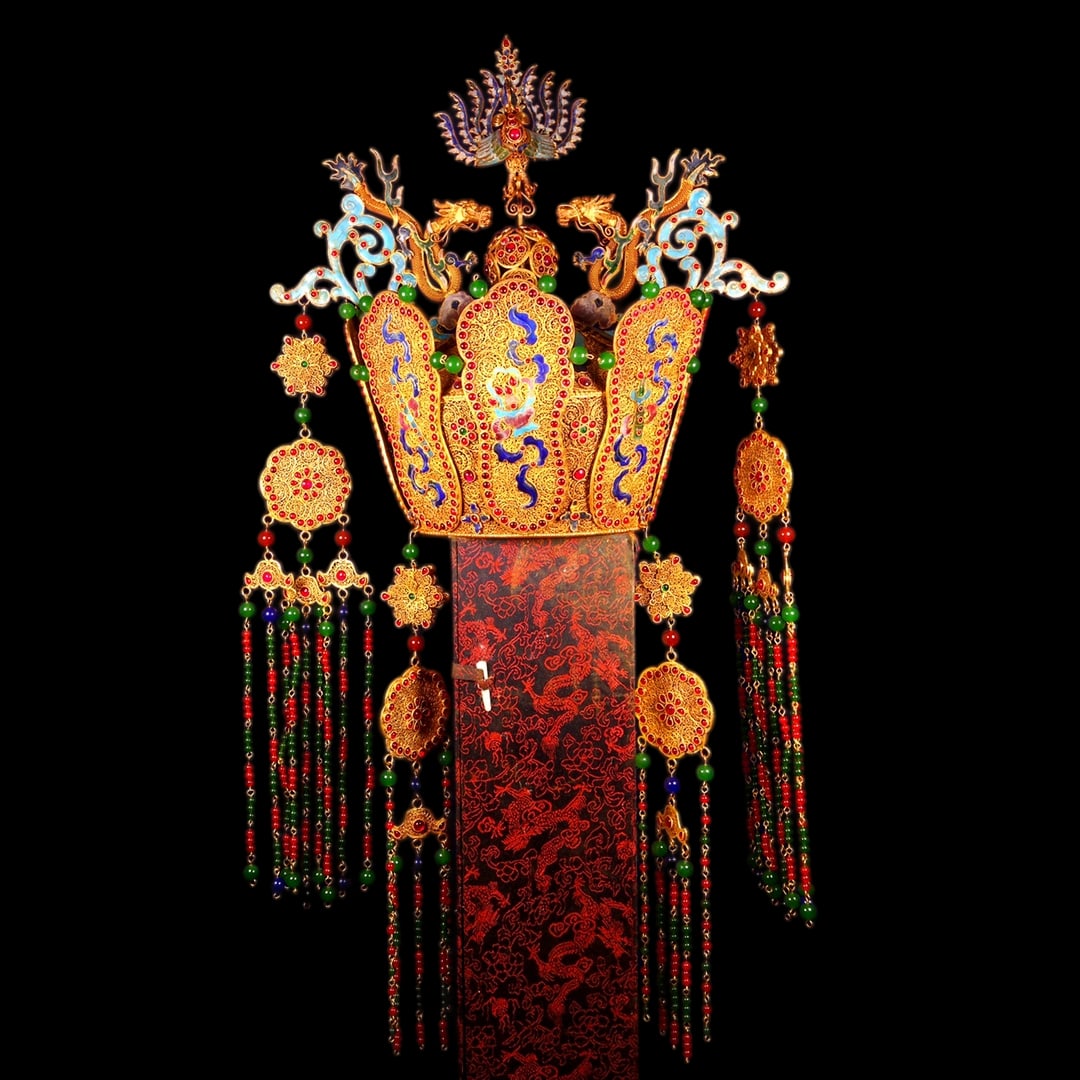 An Exquisite Gilt Bronze Inlaid Cloisonne phoenix coronet: An Exquisite Gilt Bronze Inlaid Cloisonne phoenix coronet Qing Dynasty, China Size:40cmx40cm Weight:3000g (The Dimensions Of All Batches Are Manually Measured.If You Need More Detailed Information,