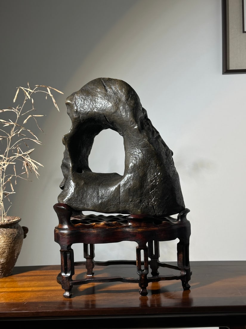 An Exquisite Taihu Stone Rockery Ornament: An Exquisite Taihu Stone Rockery Ornament Qing Dynasty, China Size:58cmx38cmx20cm (The Dimensions Of All Batches Are Manually Measured.If You Need More Detailed Information, Please Contact Our Custome
