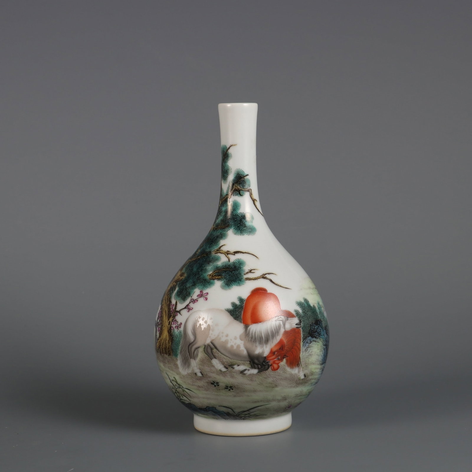 An Exquisite Enamel Horse Pattern with poem Vase: An Exquisite Enamel Horse Pattern with poem Vase Qing Dynasty, China Qianlong Four-character Mark Size:16.5cmx8.6cm (The Dimensions Of All Batches Are Manually Measured.If You Need More Detailed