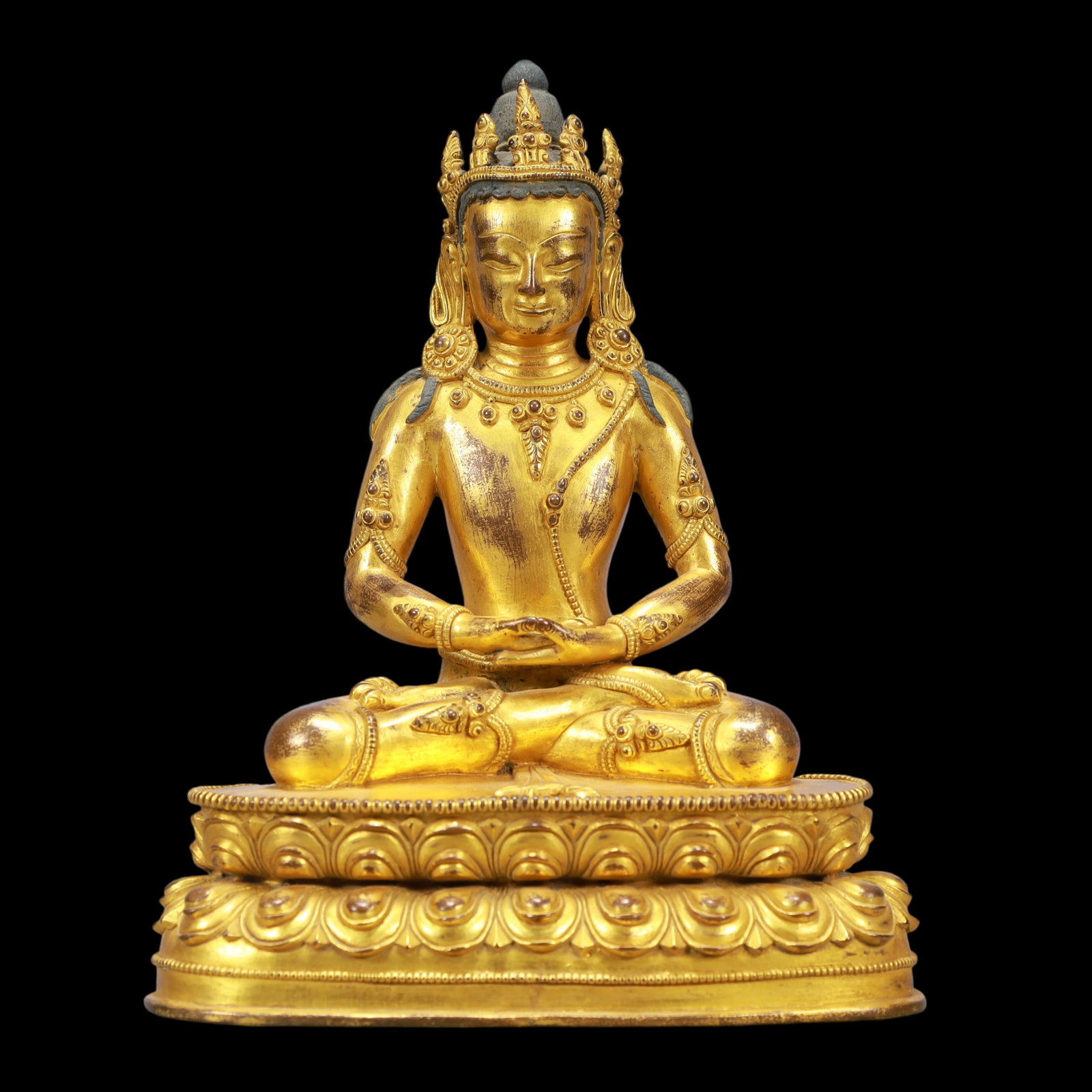 A Exquisite Gilt Bronze Statue of Avalokitesvara: A Exquisite Gilt Bronze Statue of Avalokitesvara Ming Dynasty, China Size:19cmx11.5cmx25cm Weight:2200g (The Dimensions Of All Batches Are Manually Measured.If You Need More Detailed Information,