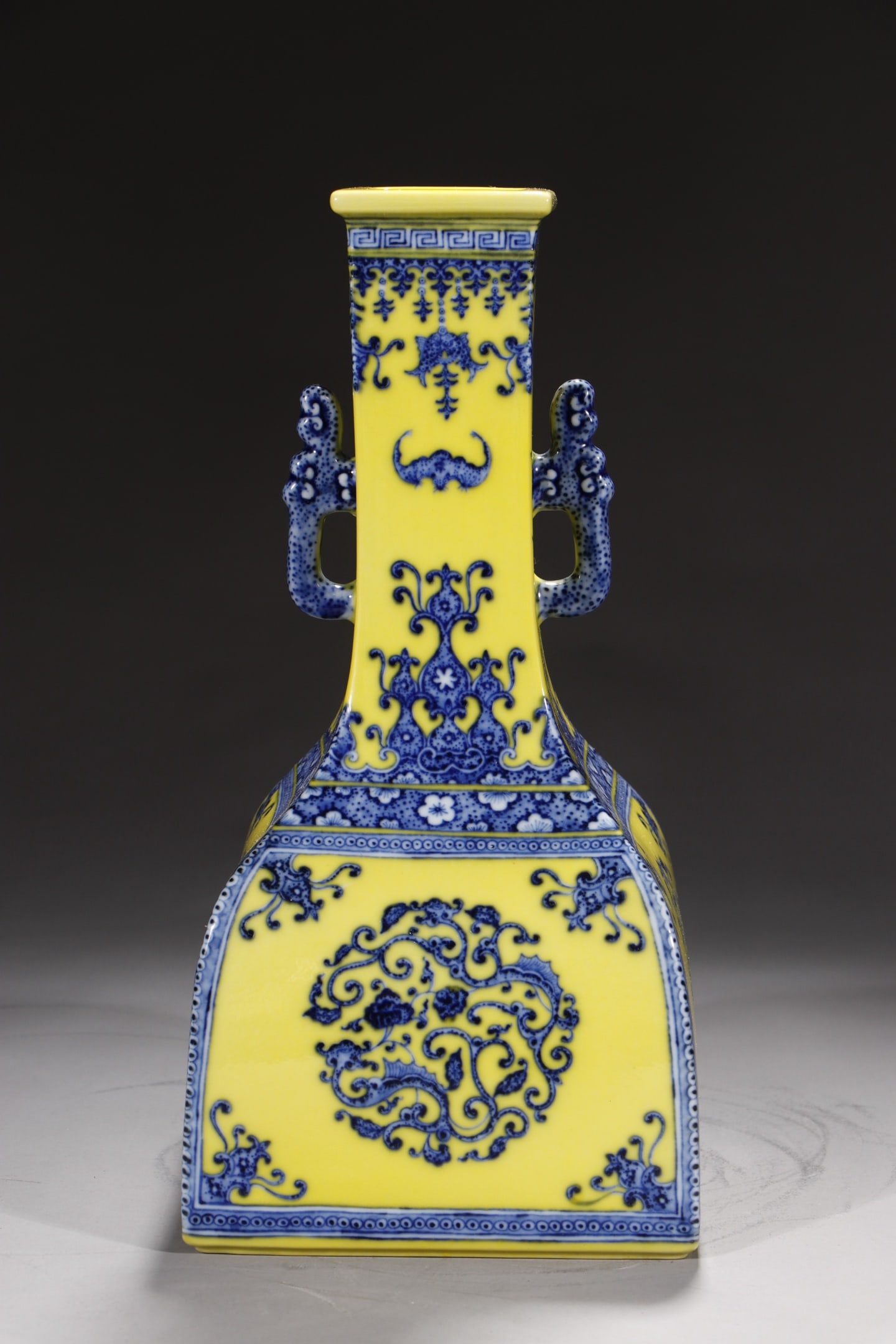 An Exquisite Blue and White Lotus Pattern Double-Ears Vase: An Exquisite Blue and White Lotus Pattern Double-Ears Vase Qing Dynasty, China Qianlong Six-character Mark Size:31.8cm (The Dimensions Of All Batches Are Manually Measured.If You Need More Detailed In