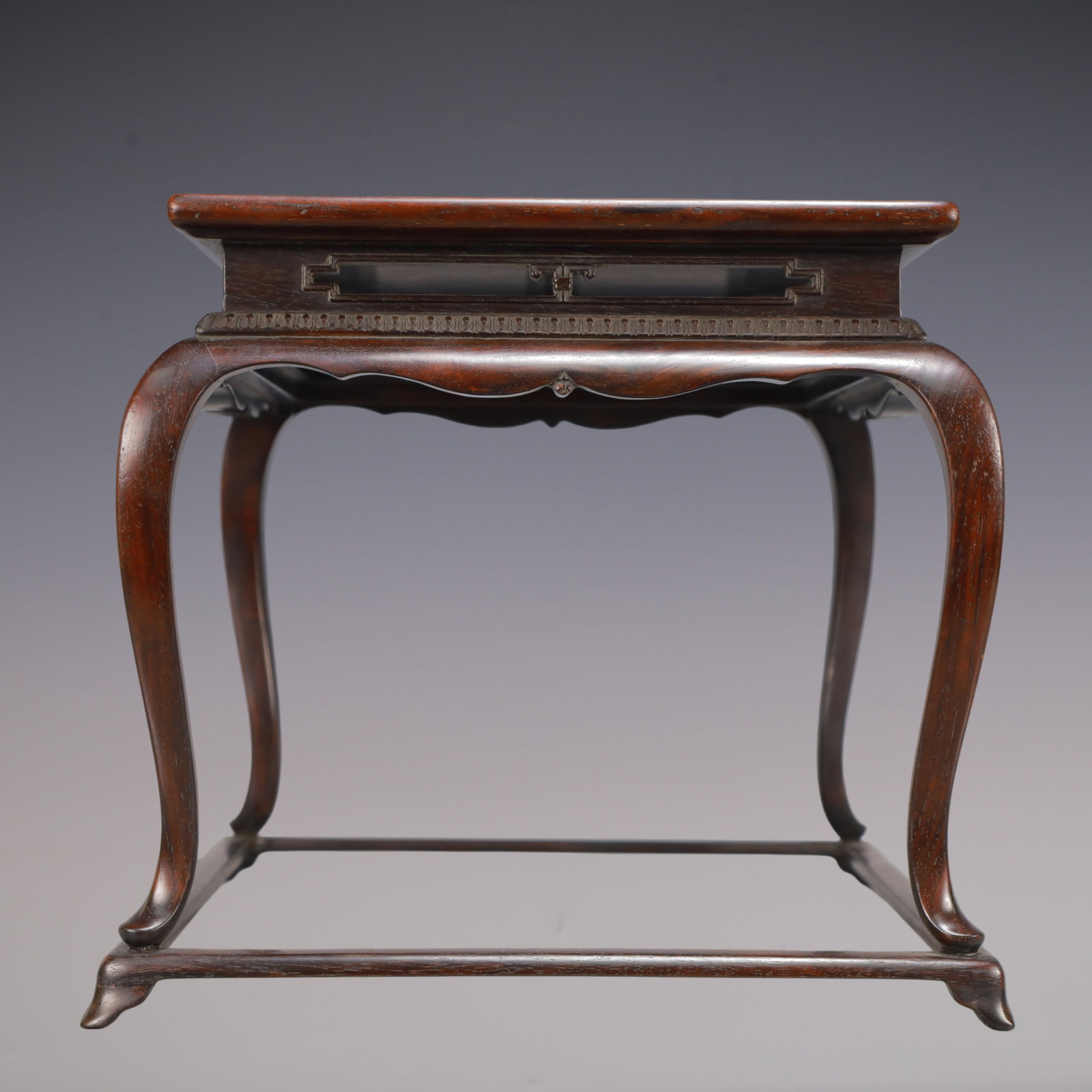 A Exquisite Zitanwood Desk: A Exquisite Zitanwood Desk Qing Dynasty, China Size:24.5cmx24.5cmx22.4cm Weight:950g (The Dimensions Of All Batches Are Manually Measured.If You Need More Detailed Information, Please Contact Our Cust
