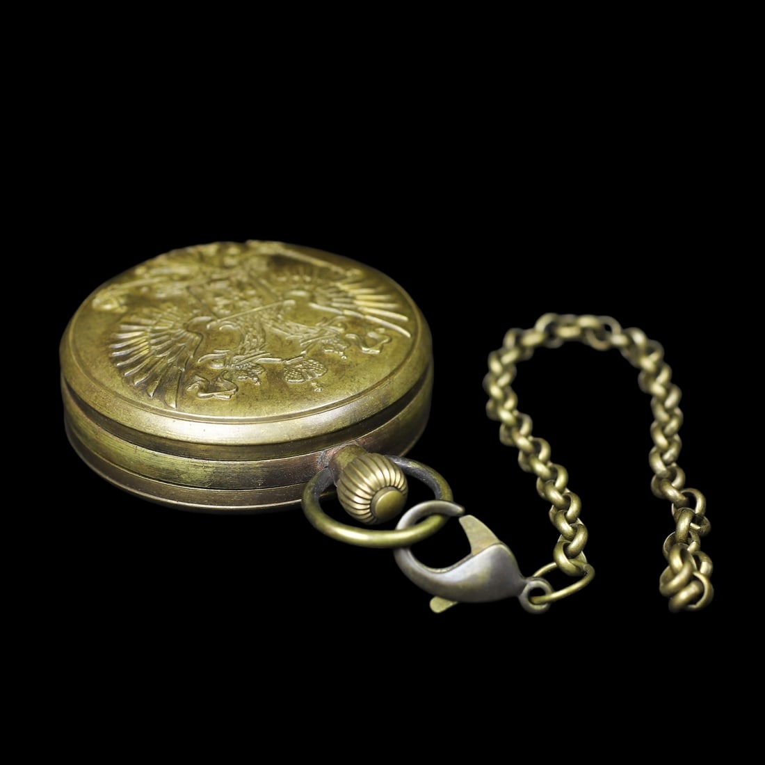 An Exquisite Bronze Character and Story Pattern Pocket watch: An Exquisite Bronze Character and Story Pattern Pocket watch Qing Dynasty, China Size:5.5cm (The Dimensions Of All Batches Are Manually Measured.If You Need More Detailed Information, Please Contact O