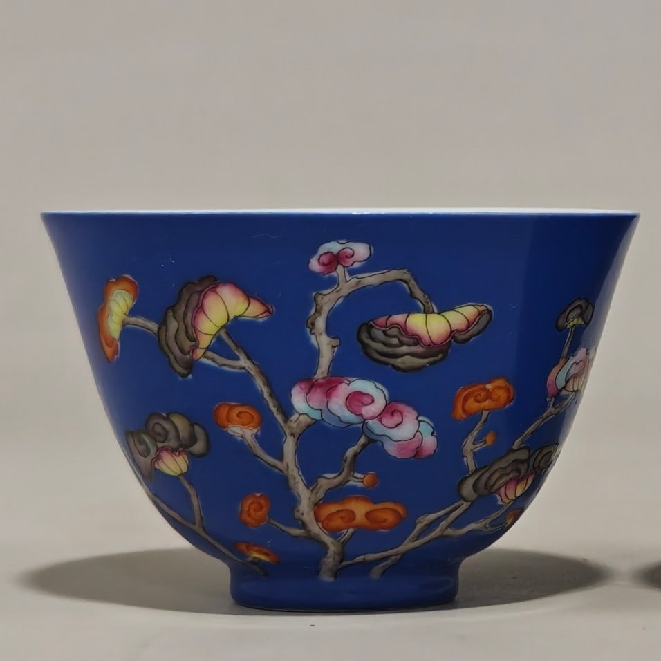 An Exquisite Famille-Rose Ganoderma lucidum Pattern Cup: An Exquisite Famille-Rose Ganoderma lucidum Pattern Cup Qing Dynasty, China Yongzheng Four-character Mark Size:5cmx7.3cm (The Dimensions Of All Batches Are Manually Measured.If You Need More Detailed 