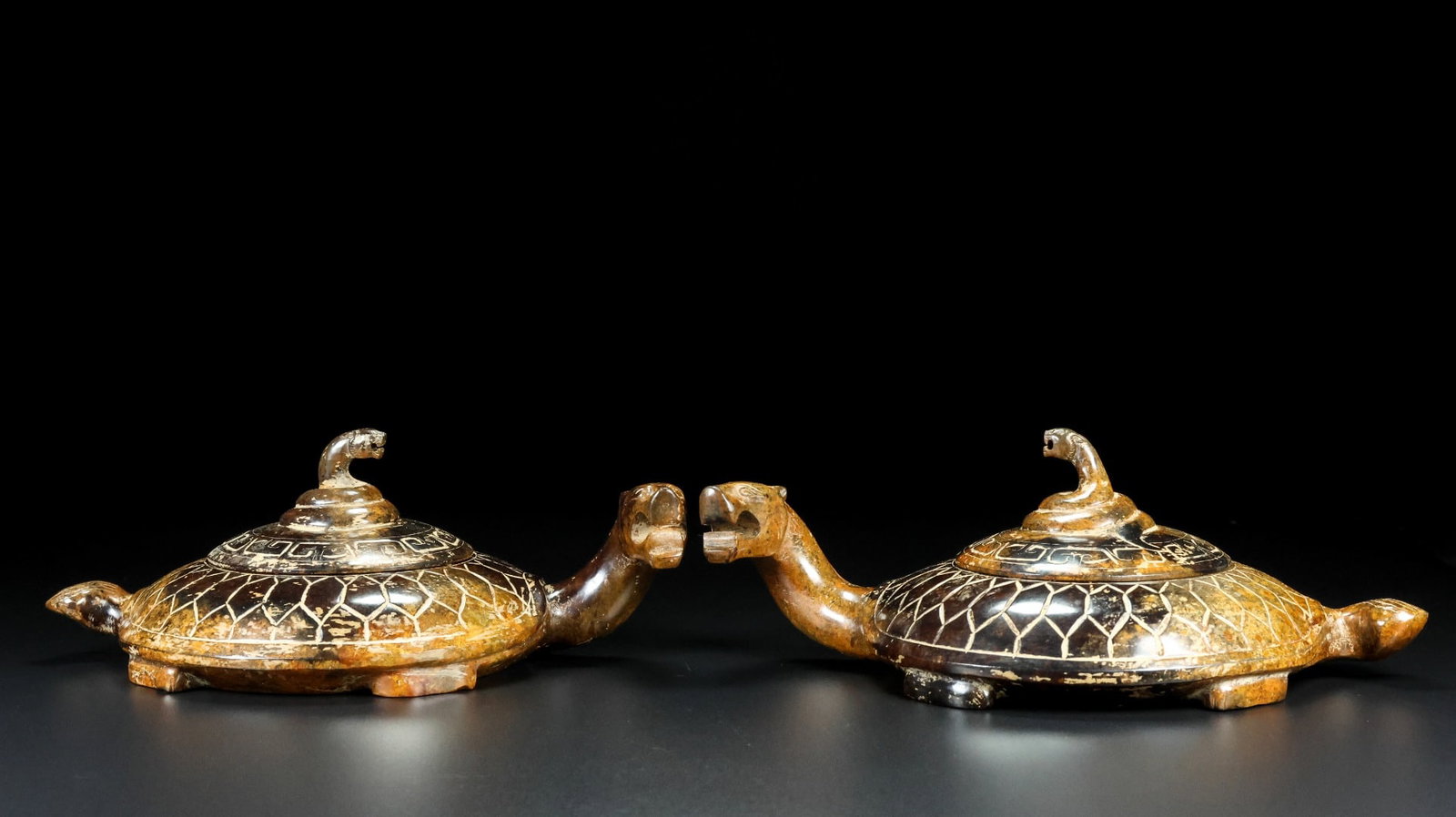 An Exquisite White Jade Auspicious Beast Censer: An Exquisite White Jade Auspicious Beast Censer Han Dynasty, China Size:22.5cmx14.5cmx8cm Weight:1.7kg (The Dimensions Of All Batches Are Manually Measured.If You Need More Detailed Information, Pleas