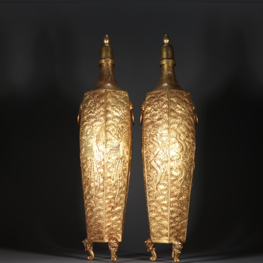An Exquisite Gilt Bronze Dragon Pattern Double-Ears Vase: An Exquisite Gilt Bronze Dragon Pattern Double-Ears Vase Qing Dynasty, China Size:54cmx13.2cm Weight:2006.7g (The Dimensions Of All Batches Are Manually Measured.If You Need More Detailed Information,