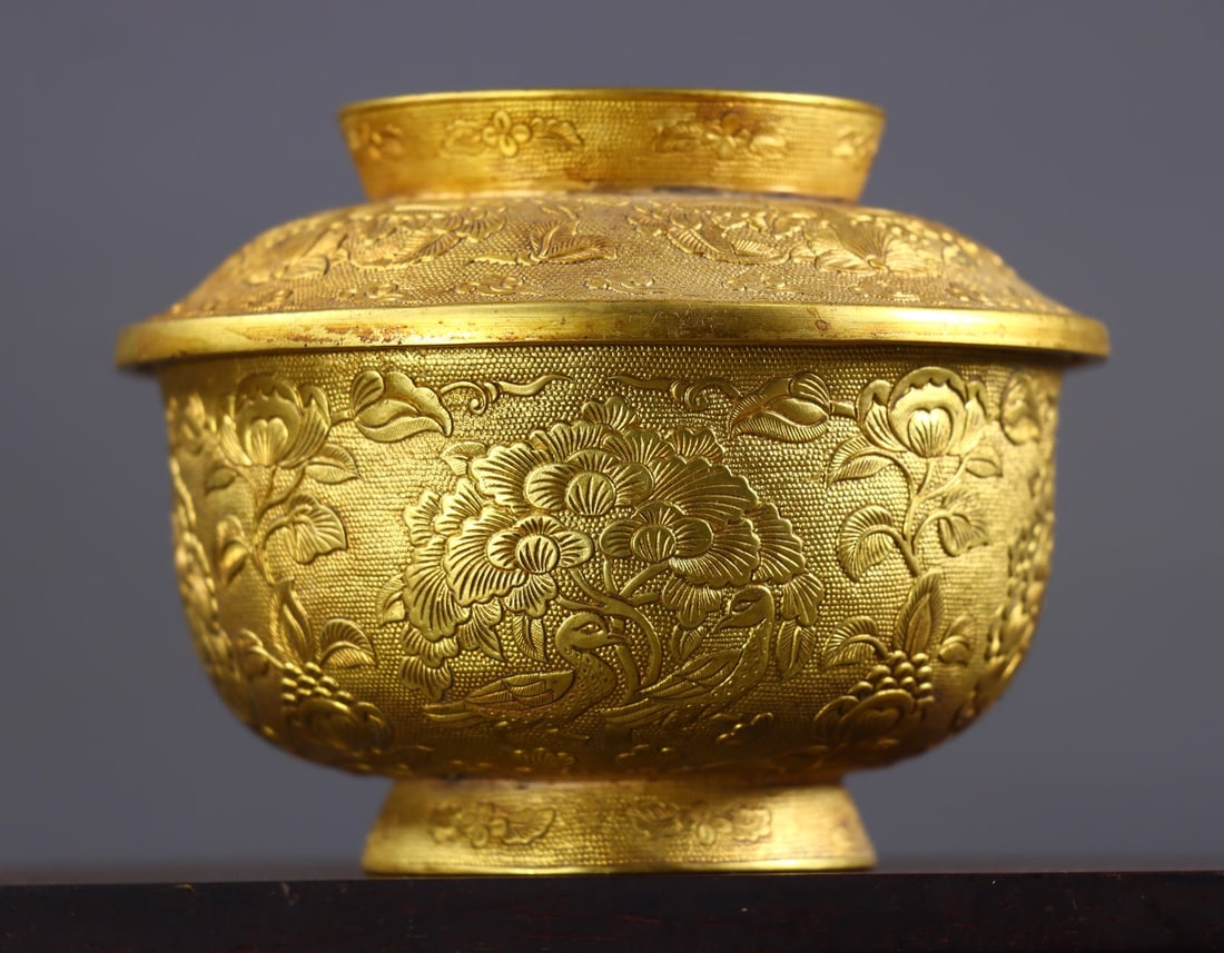 An Exquisite Gilt Bronze Flower Pattern Bowl: An Exquisite Gilt Bronze Flower Pattern Bowl Qing Dynasty, China Size:9cmx11.5cmx11cm Weight:509g (The Dimensions Of All Batches Are Manually Measured.If You Need More Detailed Information, Please Con