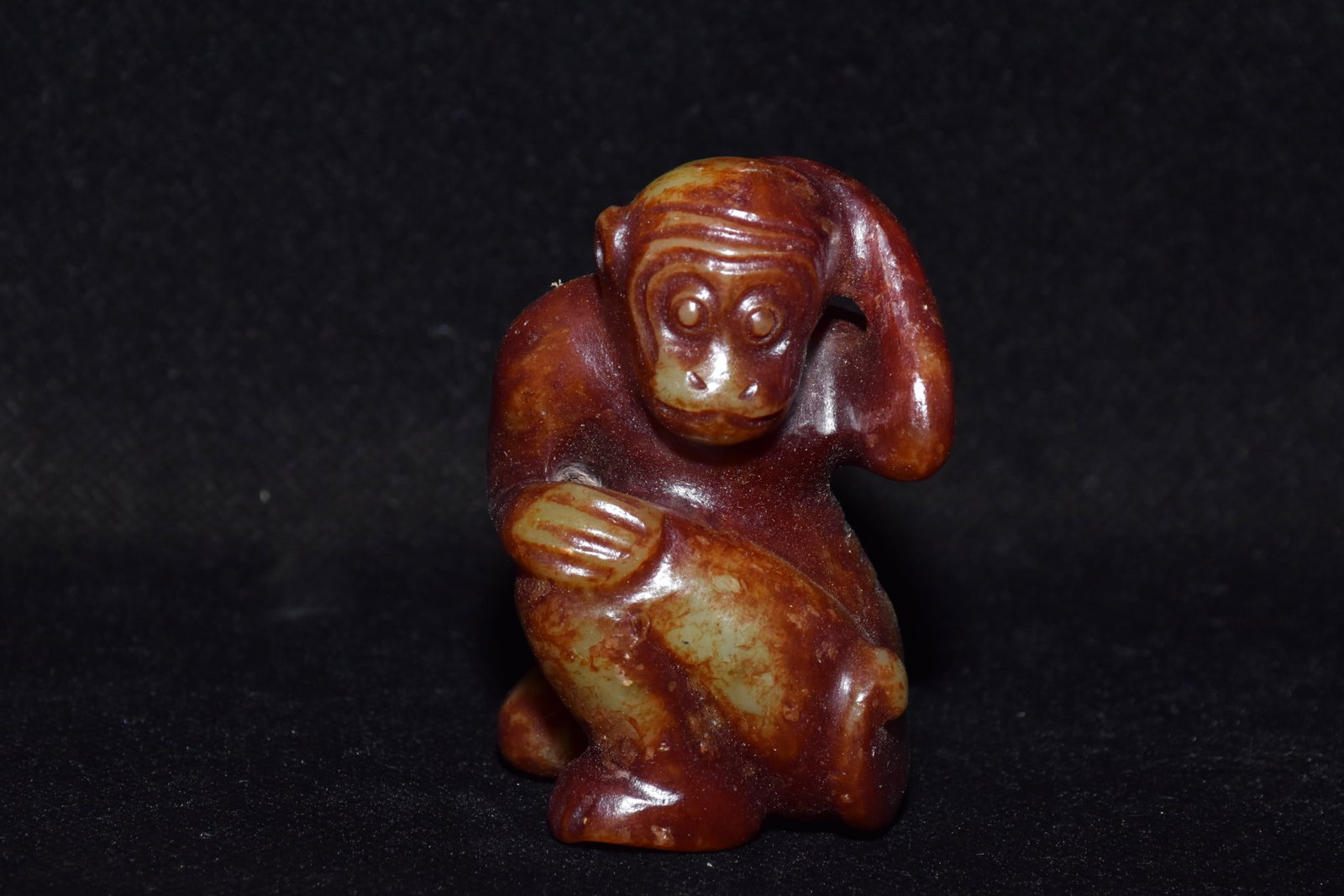An Exquisite White Jade Monkey Ornament: An Exquisite White Jade Monkey Ornament Han Dynasty, China Size:6.5cmx4cm? Weight:100g (The Dimensions Of All Batches Are Manually Measured.If You Need More Detailed Information, Please Contact Our Cu