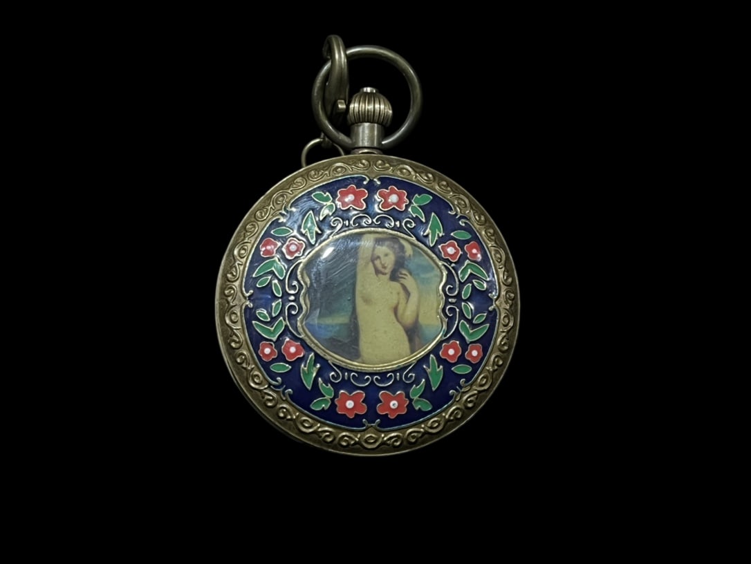 An Exquisite Bronze Inlaid Gems Flower Pattern Figure Pattern Pocket watch: An Exquisite Bronze Inlaid Gems Flower Pattern Figure Pattern Pocket watch Qing Dynasty, China Size:5.5cm (The Dimensions Of All Batches Are Manually Measured.If You Need More Detailed Information, Pl