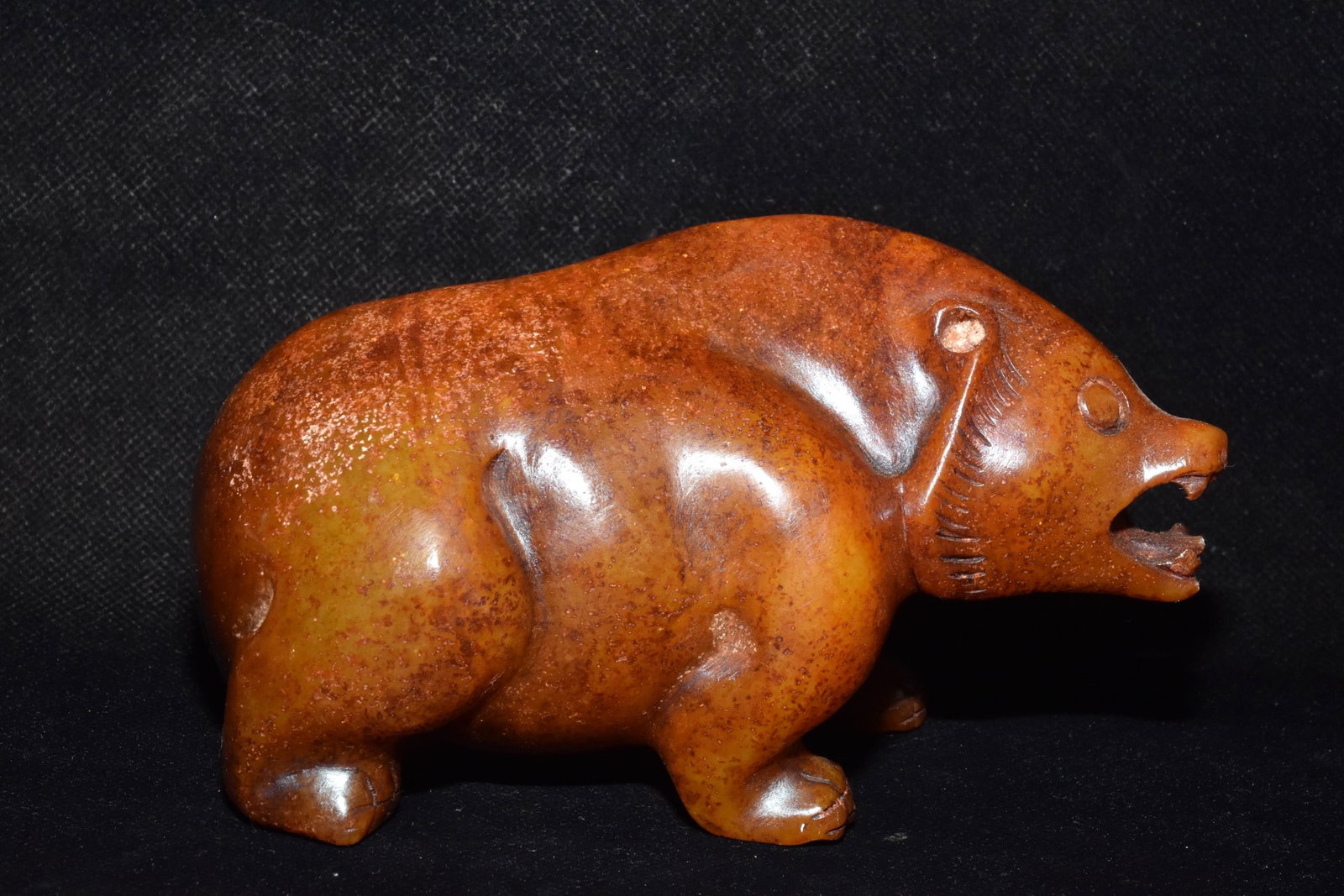 An Exquisite White Jade Bear Ornament: An Exquisite White Jade Bear Ornament Han Dynasty, China Size:9cmx14cm Weight:910g (The Dimensions Of All Batches Are Manually Measured.If You Need More Detailed Information, Please Contact Our Custom