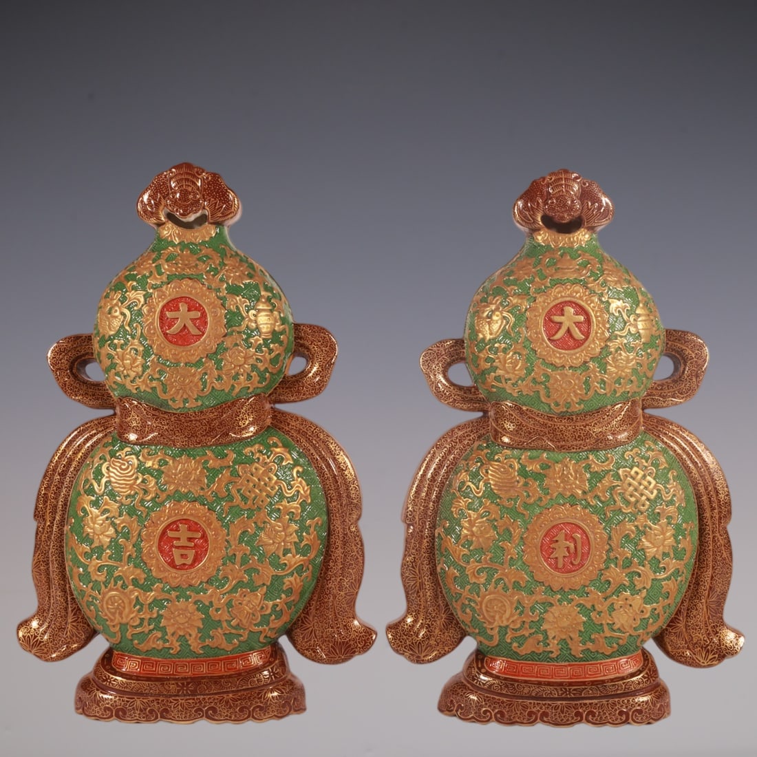 An Exquisite Enamel Green Ground Painted Gold Eight Treasures Pattern Gourd-Shaped Vase: An Exquisite Enamel Green Ground Painted Gold Eight Treasures Pattern Gourd-Shaped Vase Qing Dynasty, China Qianlong Six-character Mark Size:24.5cmx16cm (The Dimensions Of All Batches Are Manually Mea