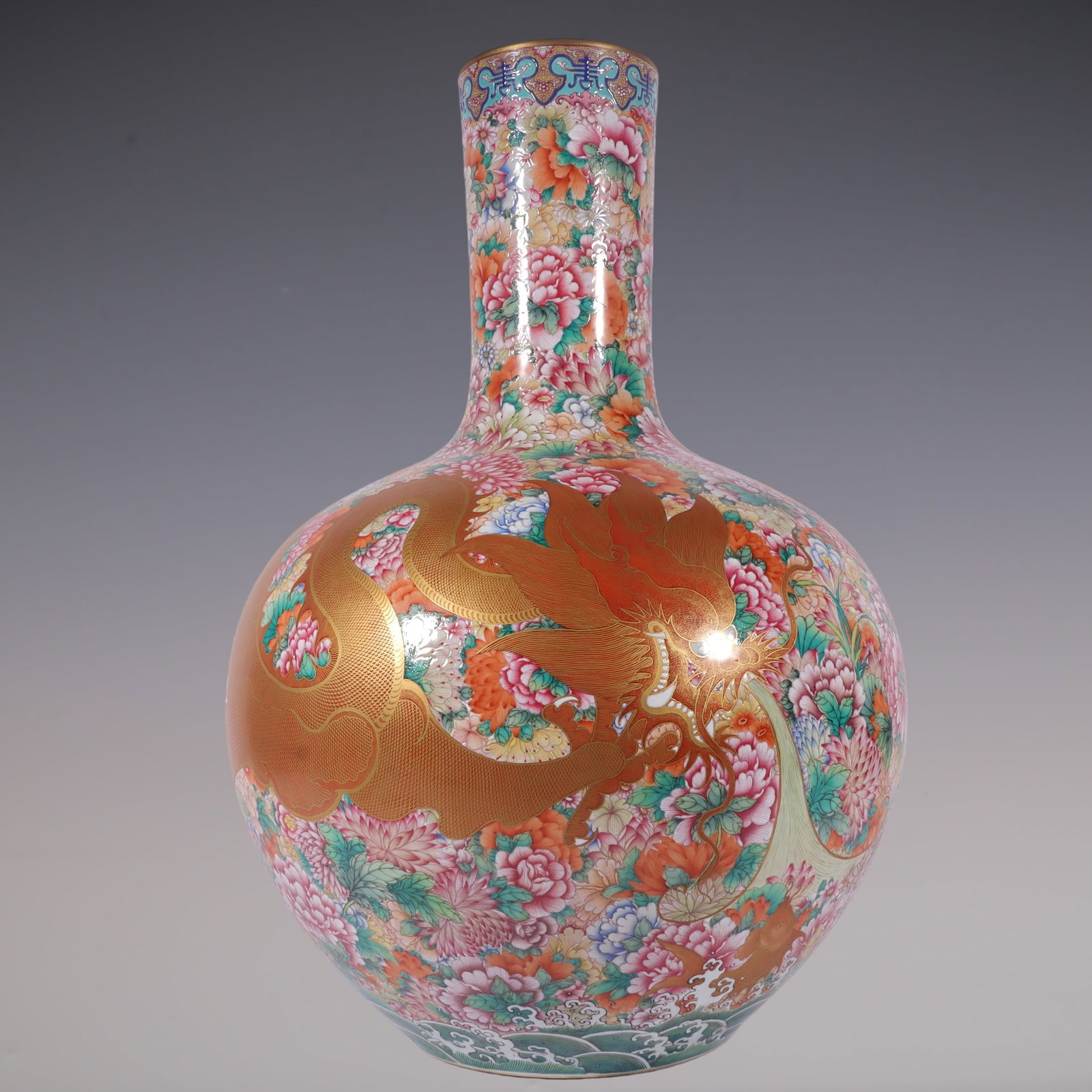 An Exquisite Enamel Flower Pattern Seawater Pattern Dragon Pattern Vase (1 of 9)
