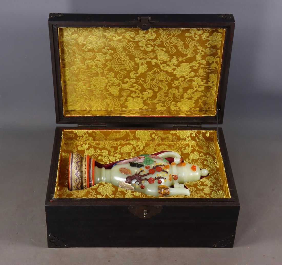An Exquisite White Jade Inlaid Gems Flower and Fruit Pattern Ewer: An Exquisite White Jade Inlaid Gems Flower and Fruit Pattern Ewer Qing Dynasty, China Size:19.5cmx11cmx4.5cm Weight:418g (The Dimensions Of All Batches Are Manually Measured.If You Need More Detailed 