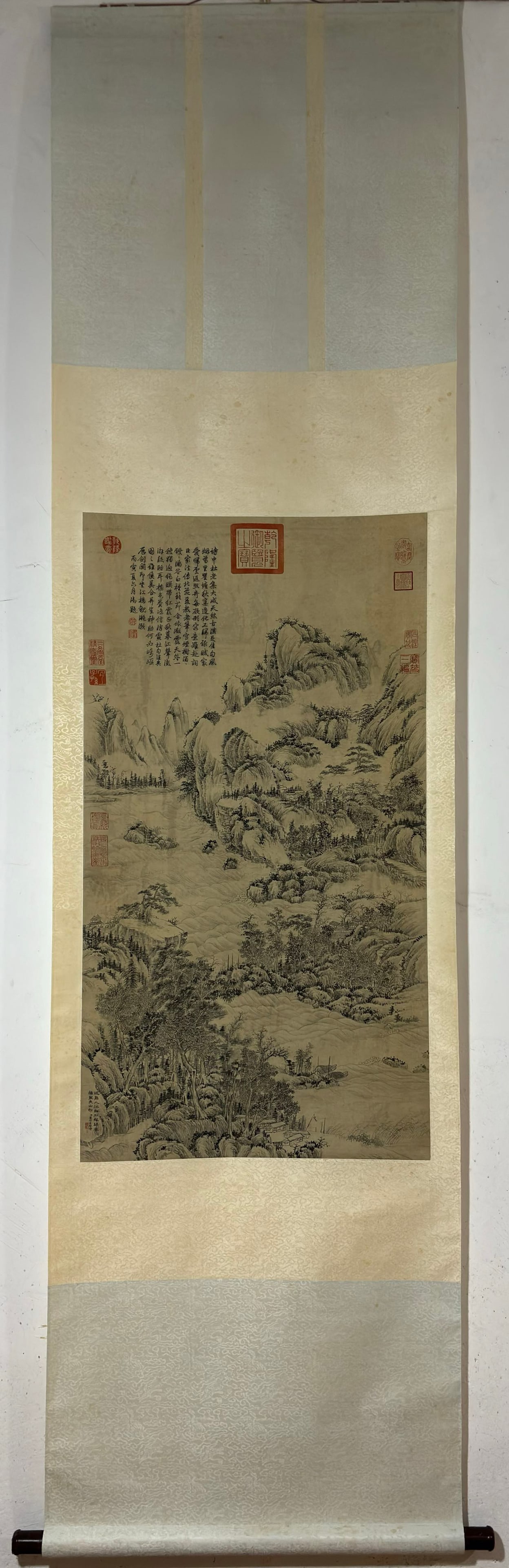 A Chinese Vertical Scroll Ink Painting of Landscape on Silk: A Chinese Vertical Scroll Ink Painting of Landscape on Silk Dong bangda Without frame Size:96cmx51.5cm (The Dimensions Of All Batches Are Manually Measured.If You Need More Detailed Information, Pleas