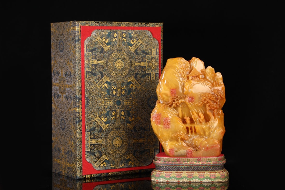 An Exquisite Shoushan Stone Rockery Ornament: An Exquisite Shoushan Stone Rockery Ornament Qing Dynasty, China Size:23.5cmx17cm Weight:5.2kg (The Dimensions Of All Batches Are Manually Measured.If You Need More Detailed Information, Please Contac