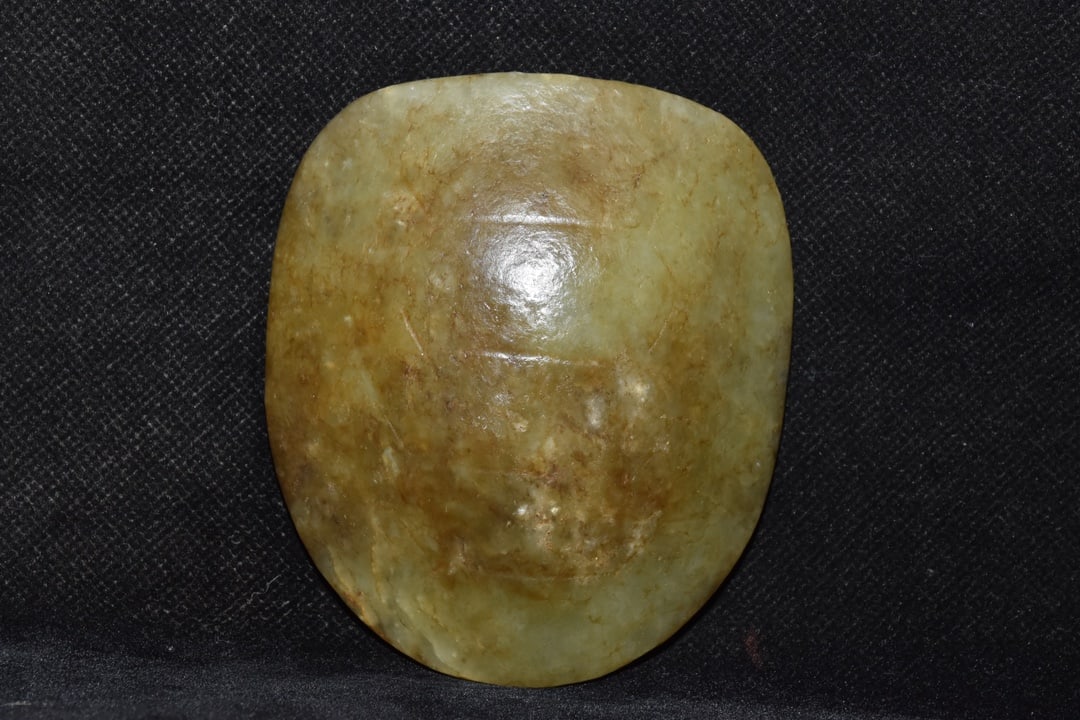 An Exquisite White Jade Tortoise Shell Ornament: An Exquisite White Jade Tortoise Shell Ornament Hong Shan Culture Size:9.5cmx8cm Weight:250g (The Dimensions Of All Batches Are Manually Measured.If You Need More Detailed Information, Please Contact 