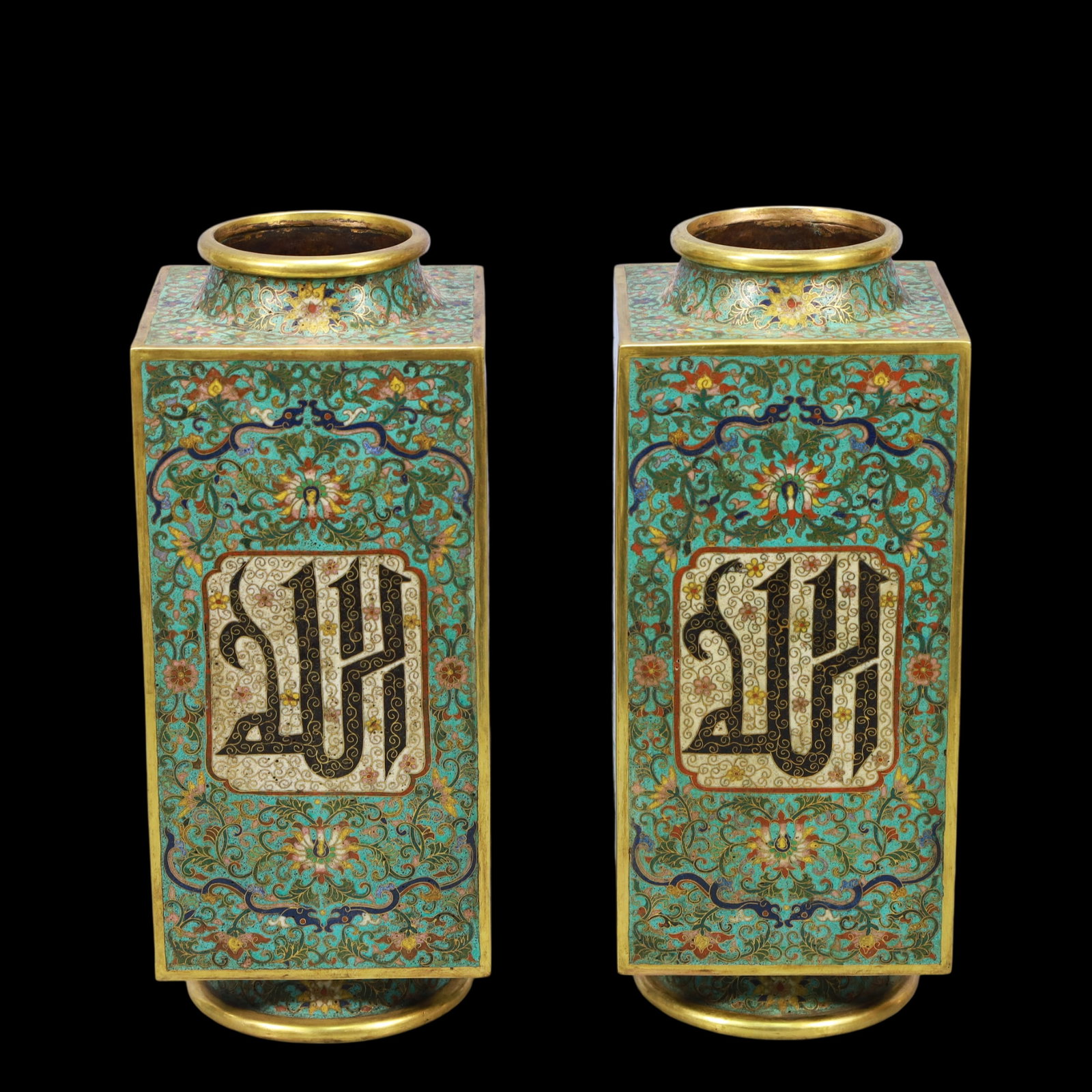 A Exquisite A pair of Cloisonne Lotus Pattern Vase: A Exquisite A pair of Cloisonne Lotus Pattern Vase Qing Dynasty, China Qianlong Four-character Mark Size:13cmx33cm Weight:5500g (The Dimensions Of All Batches Are Manually Measured.If You Need More De