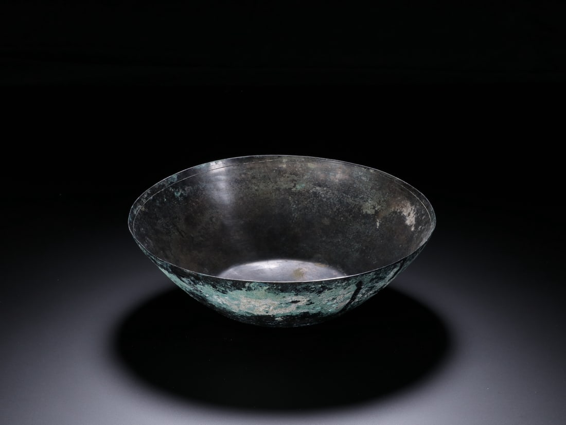 An Exquisite Silver Bowl: An Exquisite Silver Bowl Tang Dynasty, China Size:5.1cmx17.2cm (The Dimensions Of All Batches Are Manually Measured.If You Need More Detailed Information, Please Contact Our Customer Service Before Bi