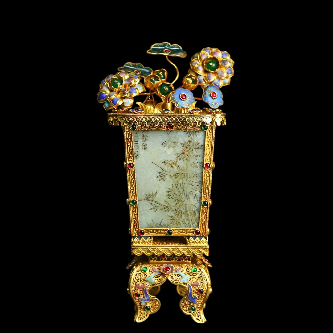 An Exquisite Gilt Bronze Inlaid White Jade Bonsai Ornament: An Exquisite Gilt Bronze Inlaid White Jade Bonsai Ornament Qing Dynasty, China Qianlong Four-character Mark Size:28.5cmx14cm Weight:928g (The Dimensions Of All Batches Are Manually Measured.If You Nee