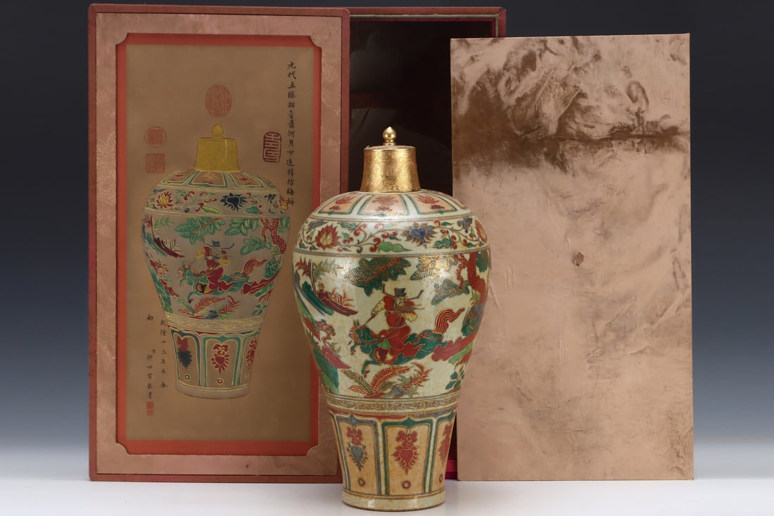 An Exquisite Wucai Painted Gold Lotus Pattern Character and Story Pattern Vase: An Exquisite Wucai Painted Gold Lotus Pattern Character and Story Pattern Vase Yuan Dynasty, China Size:48.5cmx26.5cm (The Dimensions Of All Batches Are Manually Measured.If You Need More Detailed Inf