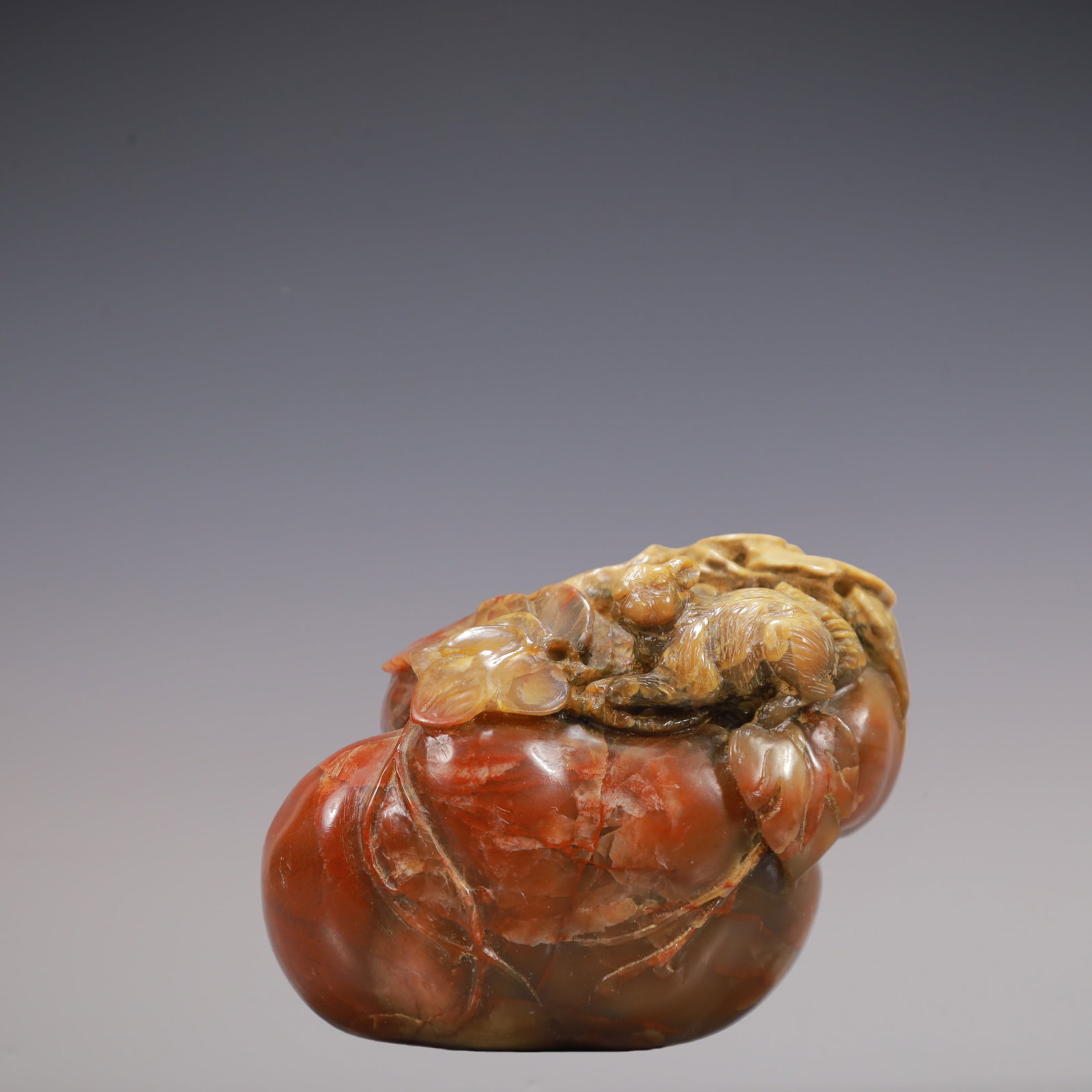 A Exquisite Shoushan Stone Ornament: A Exquisite Shoushan Stone Ornament Qing Dynasty, China Size:7cmx3.2cmx4.5cm Weight:200g (The Dimensions Of All Batches Are Manually Measured.If You Need More Detailed Information, Please Contact Our 