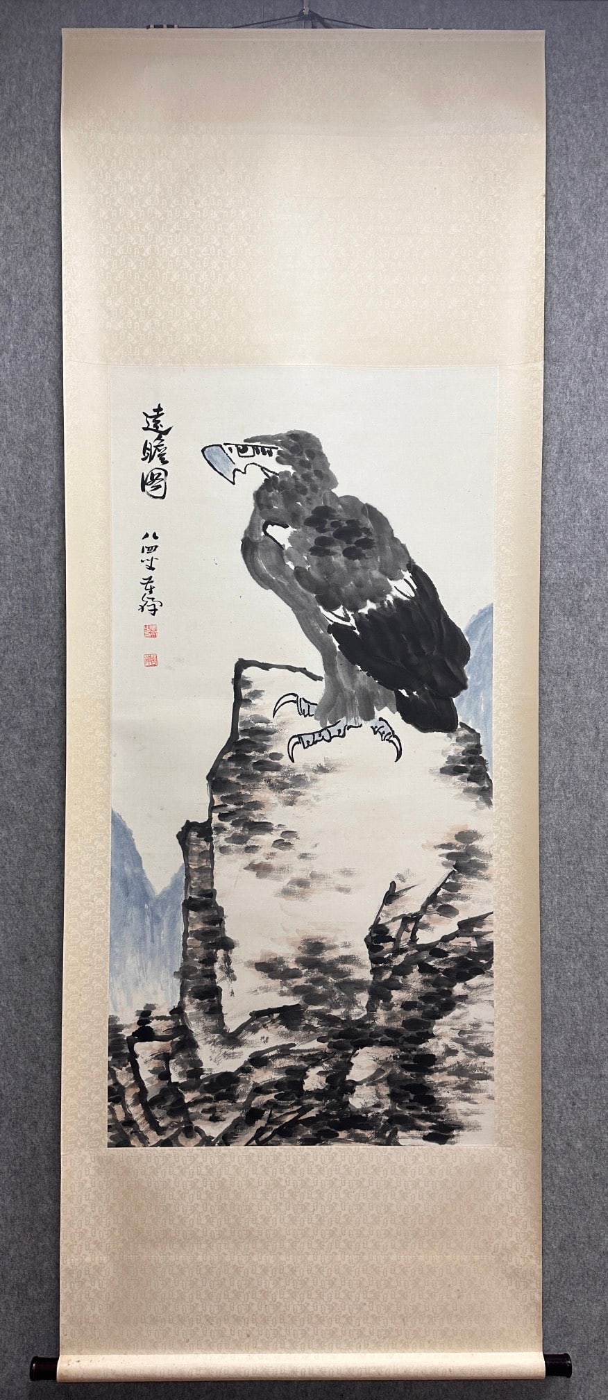 A Chinese Vertical Scroll Ink Painting of Eagle on Paper: A Chinese Vertical Scroll Ink Painting of Eagle on Paper Li kuchan Without frame Size:138cmx67cm (The Dimensions Of All Batches Are Manually Measured.If You Need More Detailed Information, Please Cont