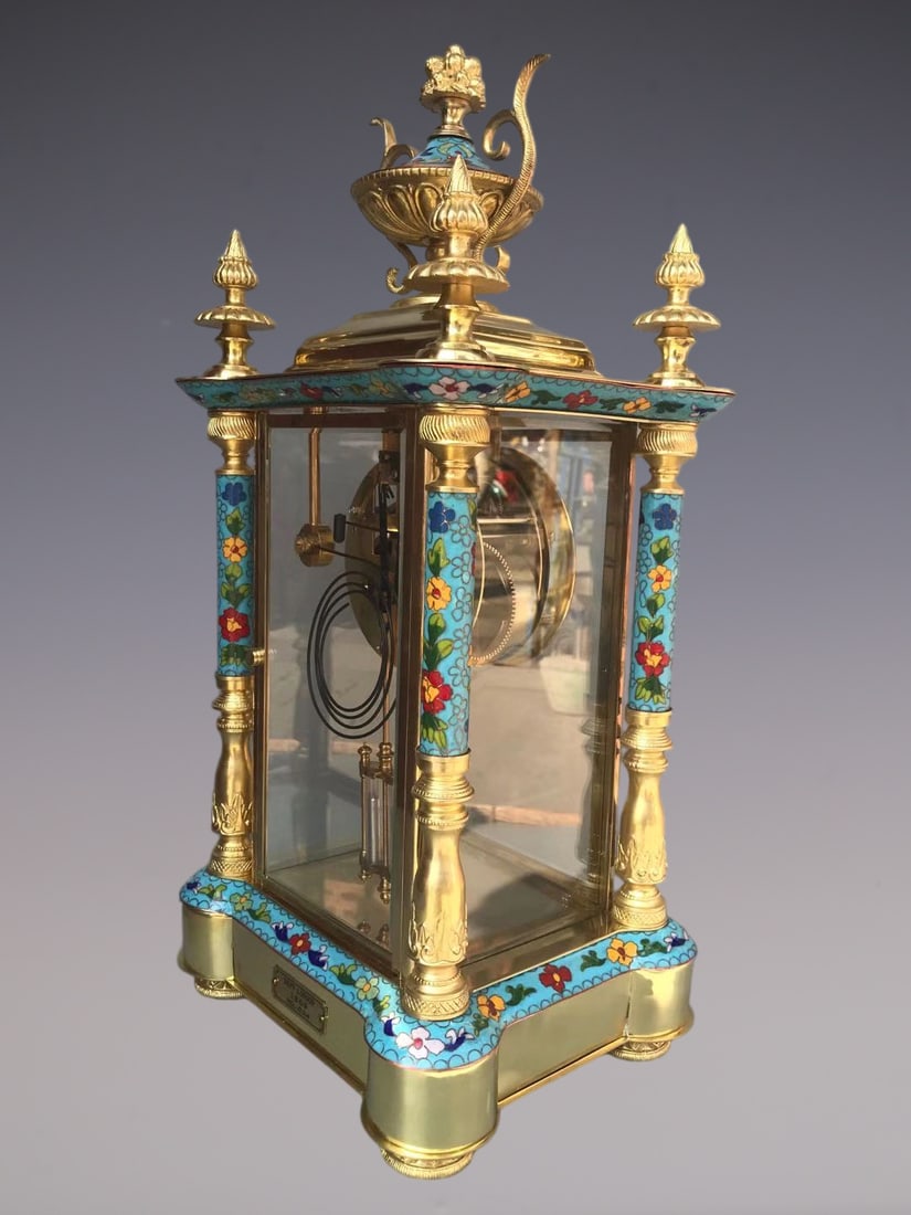 An Exquisite Gilt Bronze Flower Pattern Clock - 8