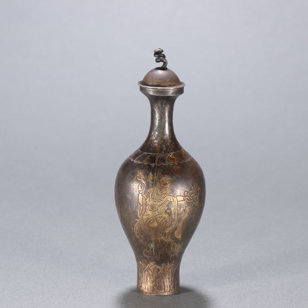 An Exquisite Gilt Silver Figure Pattern Vase: An Exquisite Gilt Silver Figure Pattern Vase Tang Dynasty, China Size:10.5cmx3.9cm Weight:32.8g (The Dimensions Of All Batches Are Manually Measured.If You Need More Detailed Information, Please Conta