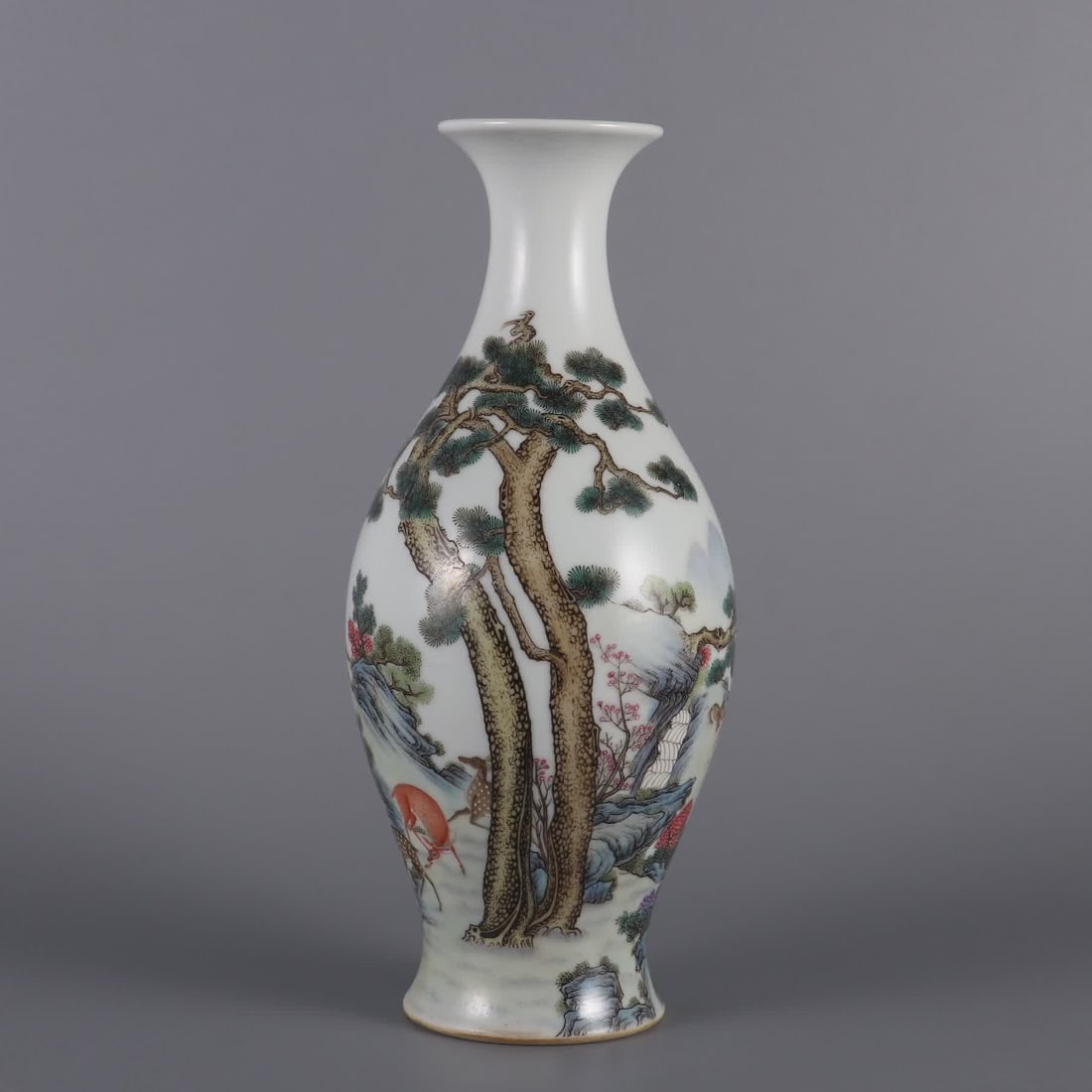 A pastel pine deer and spring olive bottle made in the Yongzheng era of the Qing Dynasty: Qing Dynasty Yongzheng year pastel pine deer spring olive bottle SIZE: H: 22.6cm Belly diameter 9.5cm MouthD: 5.5cm (The Dimensions Of All Batches Are Manually Measured.If You Need More Detailed Infor