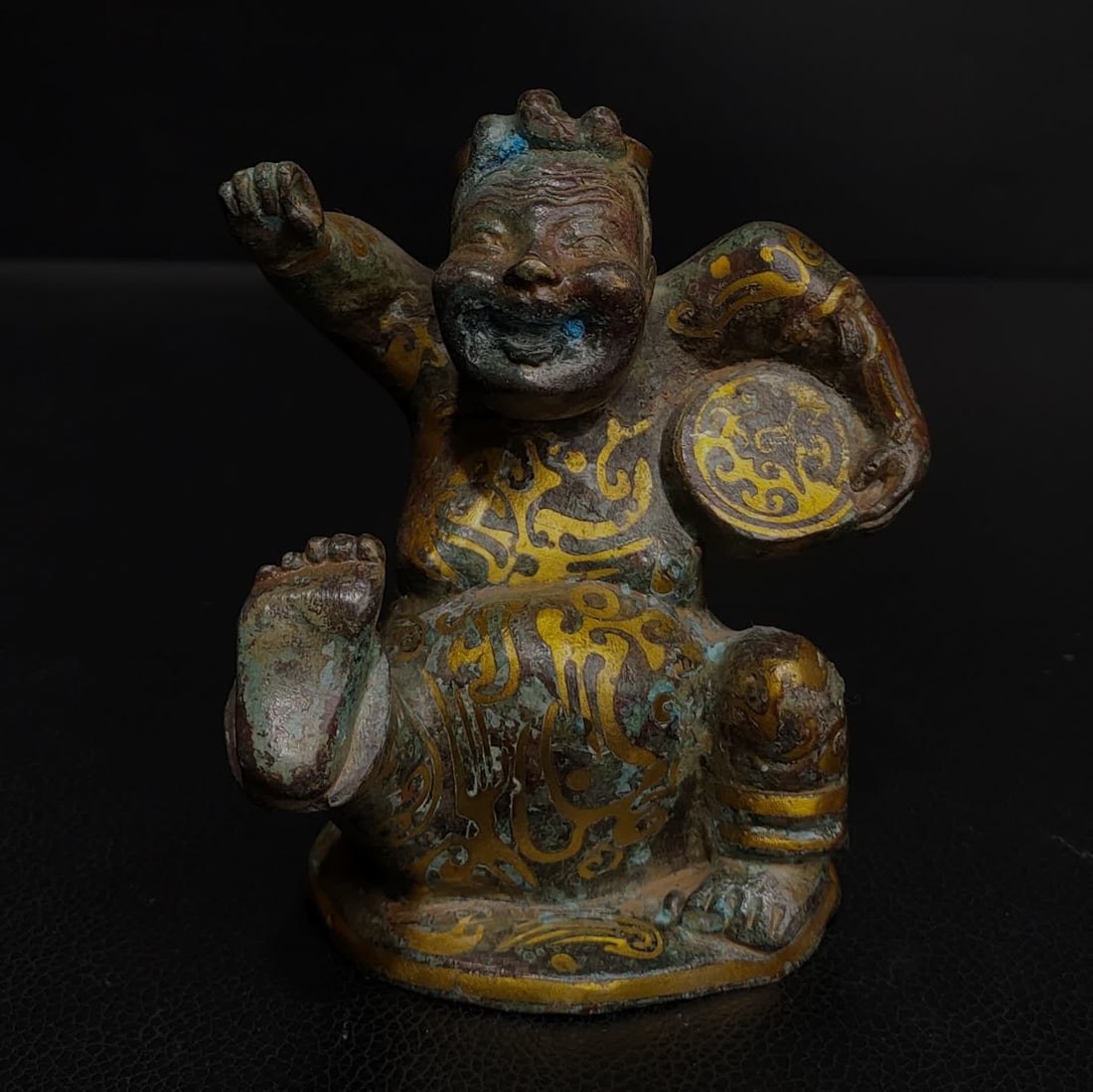 A gold bronze music and dance figurine ornament: Cuo Jin bronze music and dance figurine ornaments SIZE: L:8cm W:7cm H:11cm W:0.4kg (The Dimensions Of All Batches Are Manually Measured.If You Need More Detailed Information, Please Contact Our Custom