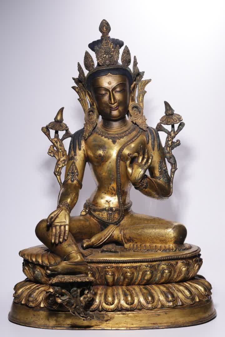 A seated statue of Tara in copper gilt in the Ming Dynasty: Ming Dynasty Copper gilt Tara seated statue This Tara statue is cast in fine copper, with excellent copper quality, gilded all over, and shining gold. Tara wore a crown on her head, her face was digni