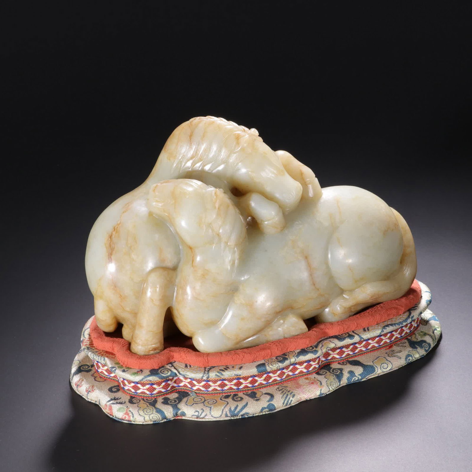 A Qing Dynasty Hetian jade carved double horse ornament: Qing Dynasty Hetian jade carved double horse ornament SIZE: H:13cm W:22cm W:3190g (The Dimensions Of All Batches Are Manually Measured.If You Need More Detailed Information, Please Contact Our Custome