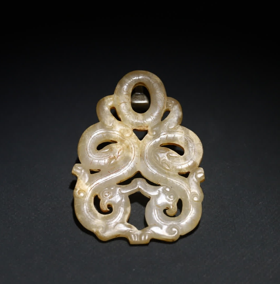 A Han Dynasty jade dragon pattern pendant: Han Dynasty jade dragon pattern pendant SIZE: 6.5x4.7x0.4cm W:19.41g (The Dimensions Of All Batches Are Manually Measured.If You Need More Detailed Information, Please Contact Our Customer Service Bef