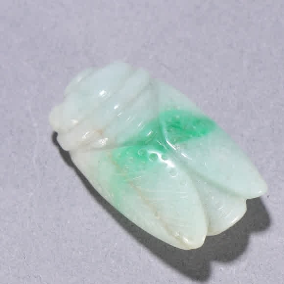 A jade cicada carving in the Qing Dynasty (1 of 9)
