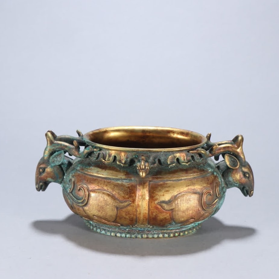 A Qing Dynasty copper-gilt deer head and ear incense burner: Qing Dynasty copper gilt deer head and ear incense burner SIZE: H:6cm W:14.8cm W:360g (The Dimensions Of All Batches Are Manually Measured.If You Need More Detailed Information, Please Contact Our Cus