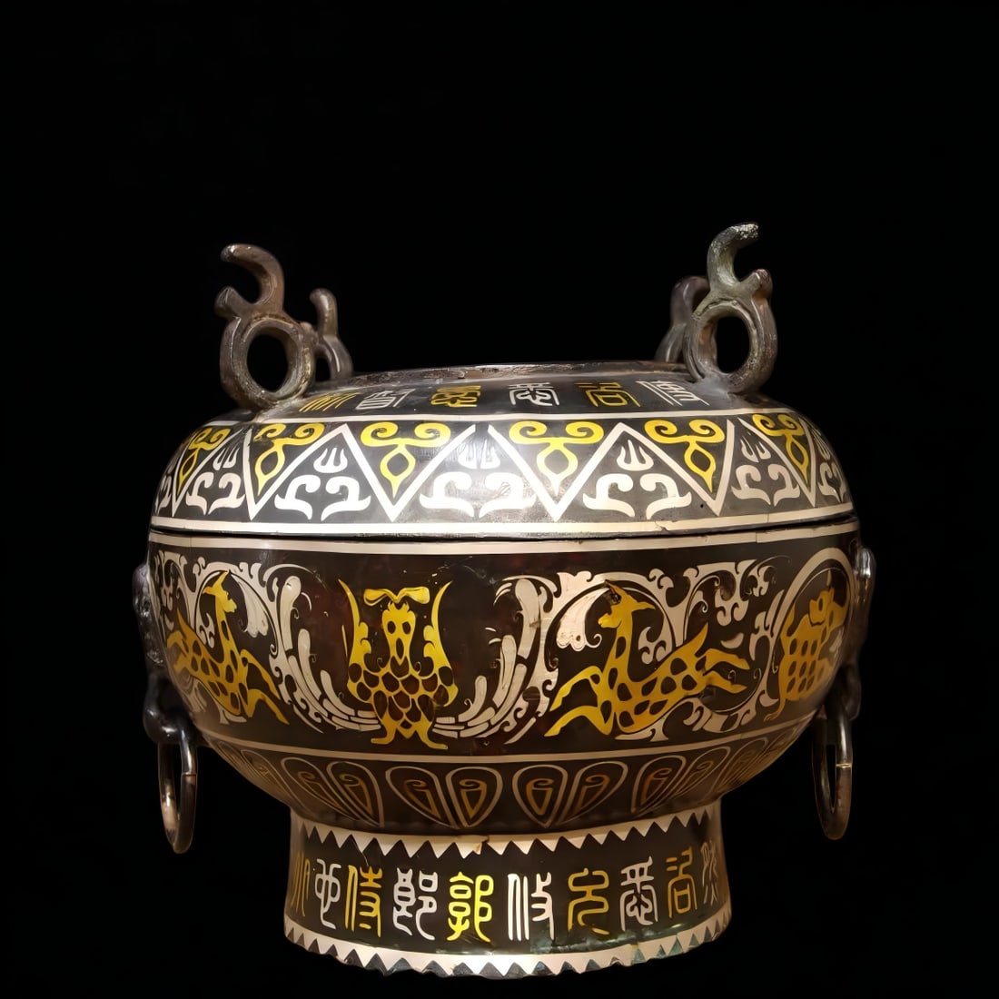 A Han Dynasty bronze gold and silver yuan: Han Dynasty bronze gold and silver yuan SIZE: D:19cm H:18cm W:1.9kg (The Dimensions Of All Batches Are Manually Measured.If You Need More Detailed Information, Please Contact Our Customer Service Befo