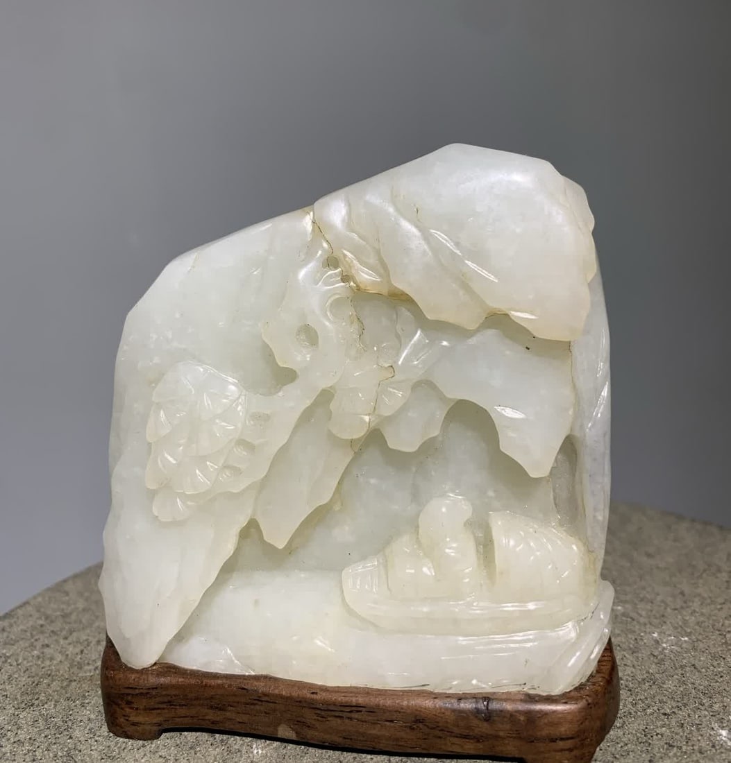 A Qing Dynasty white jade mountain ornament - 3