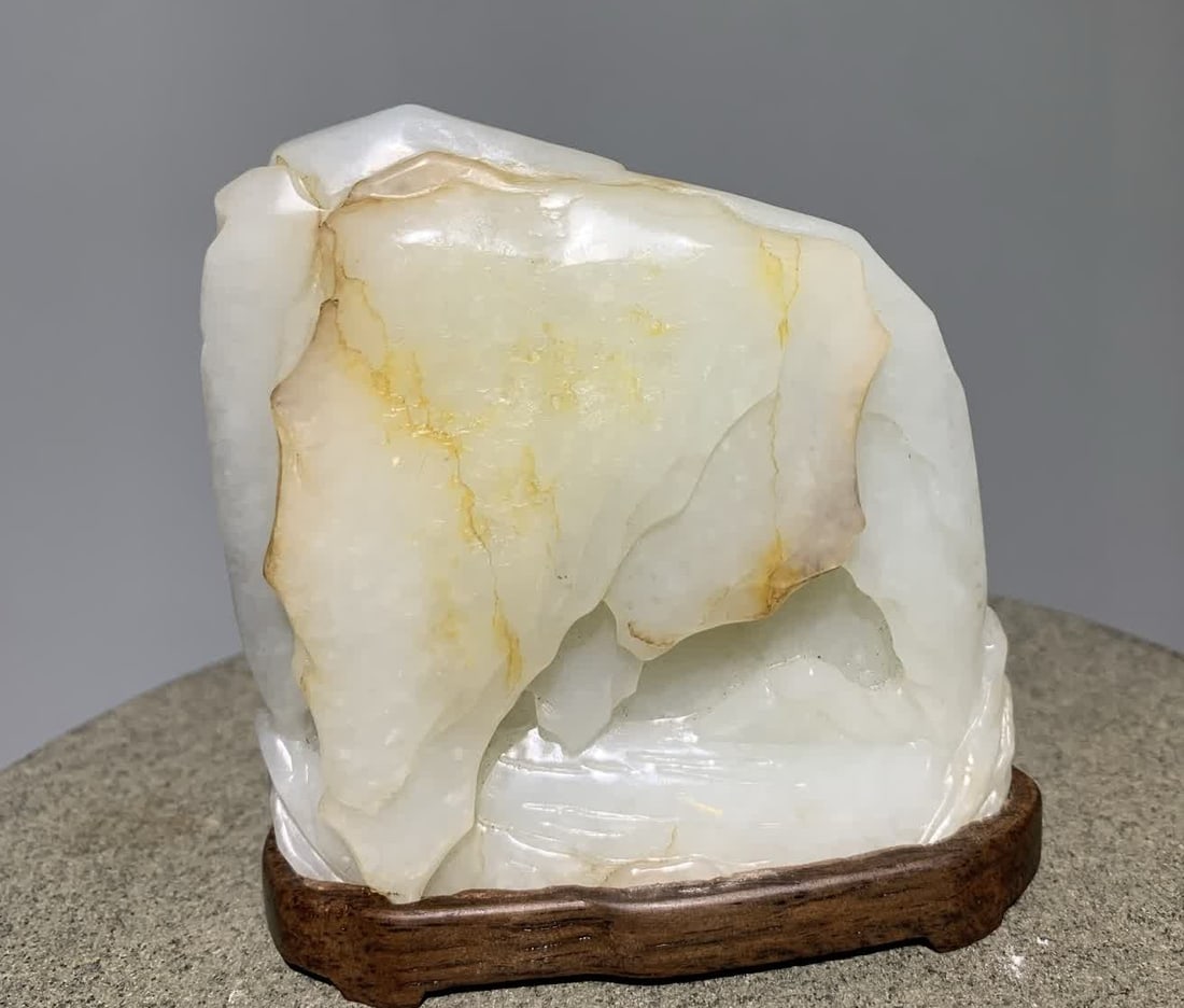 A Qing Dynasty white jade mountain ornament - 4