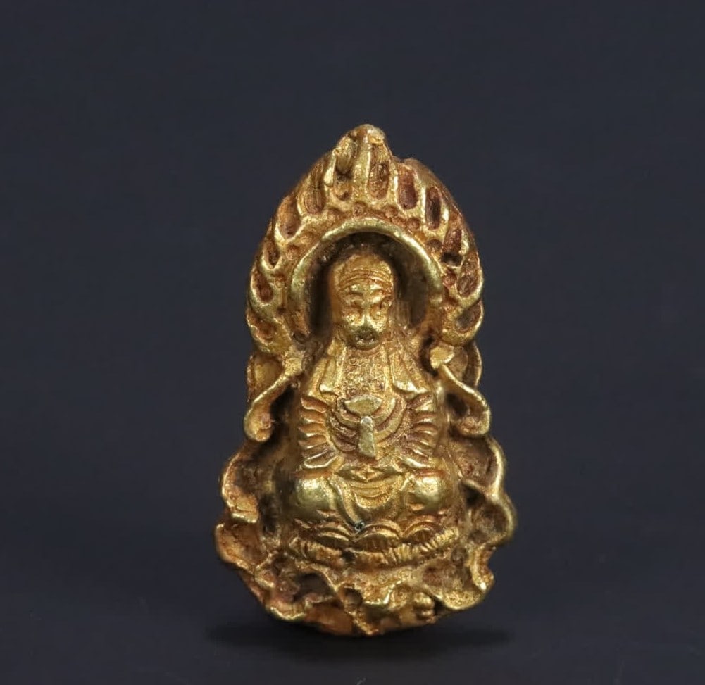 A Qing Dynasty silver-gilt Guanyin pendant: Qing Dynasty silver gilt Guanyin pendant SIZE: 3.08x79x0.52cm W:11.2g (The Dimensions Of All Batches Are Manually Measured.If You Need More Detailed Information, Please Contact Our Customer Service Be
