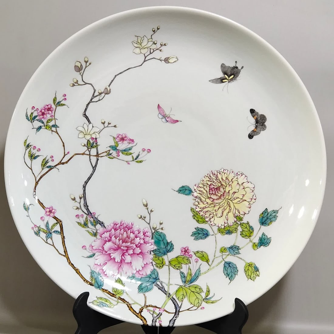 A piece of Qing Dynasty Yongzheng peony flower over the wall flower blooms wealthy: Qing Dynasty Yongzheng peony flowers bloom over the wall and bloom in wealth SIZE: H:7.8cm D:48.8cm (The Dimensions Of All Batches Are Manually Measured.If You Need More Detailed Information, Please C