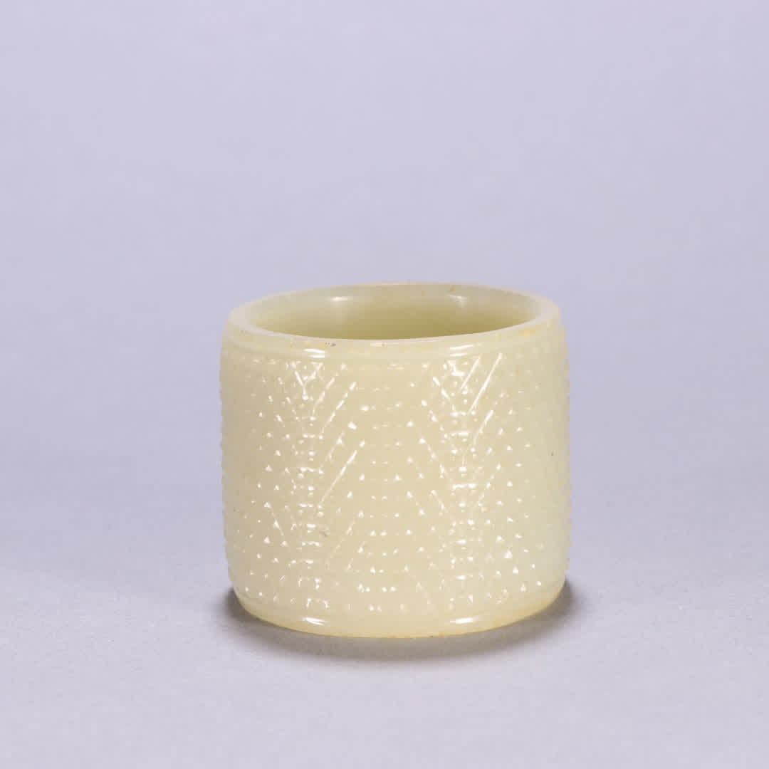 A Qing Dynasty Hetian jade stalactite pattern cylinder: Qing Dynasty Hetian jade stalactite nail pattern cylinder SIZE: H:4.1cm W:5.1cm W:81.2g (The Dimensions Of All Batches Are Manually Measured.If You Need More Detailed Information, Please Contact Our C