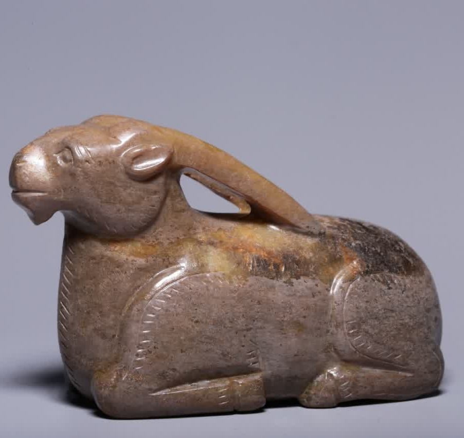 A jade lying sheep ornament from the Han Dynasty (1 of 6)
