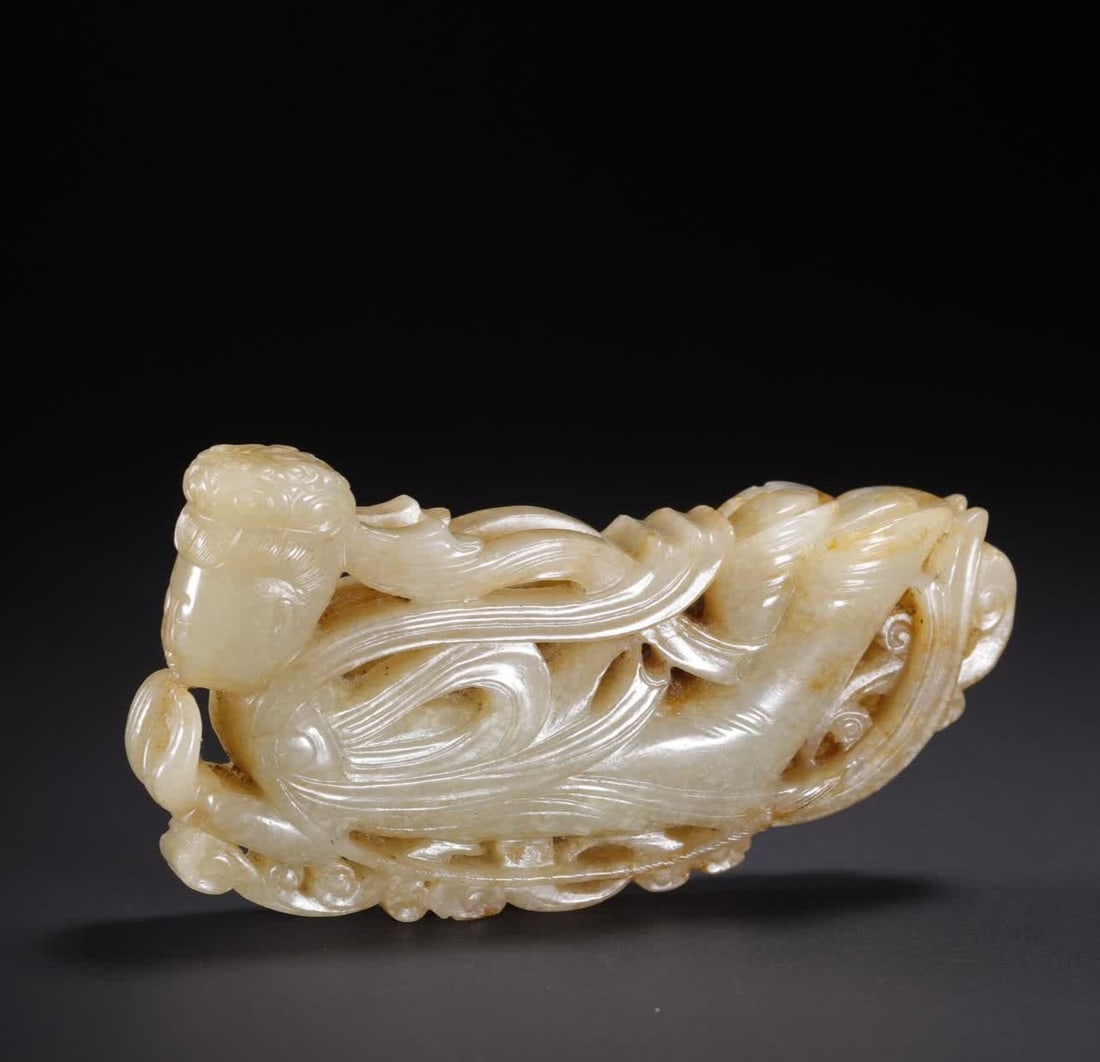 A piece of Ming Dynasty Hetian jade flying into the sky (1 of 9)