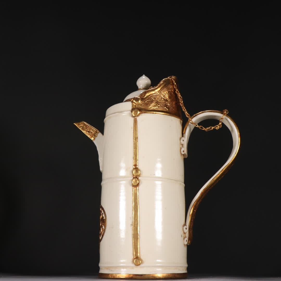 A Song Ding kiln white-glazed gold-clad pot: Song Ding kiln white glaze gold-clad pot SIZE: H:24.5cm W:20cm (The Dimensions Of All Batches Are Manually Measured.If You Need More Detailed Information, Please Contact Our Customer Service Before Bi