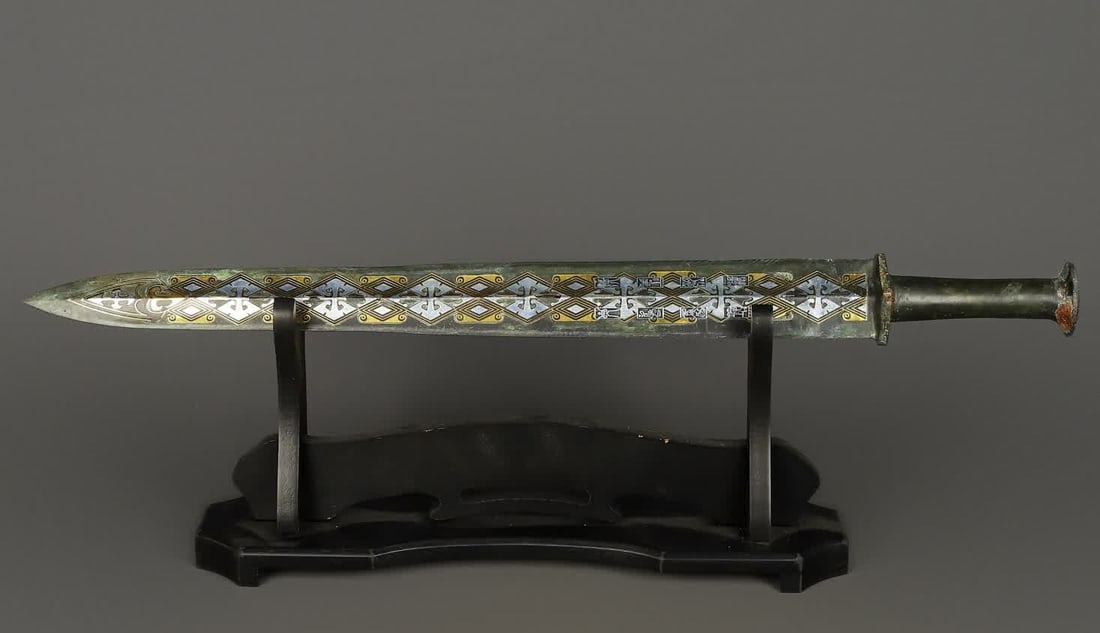 A Han Dynasty bronze Cuo gold and silver inscription sword: Han Dynasty bronze Cuo gold and silver inscription sword SIZE: W:810g L:62cm W:6cm (The Dimensions Of All Batches Are Manually Measured.If You Need More Detailed Information, Please Contact Our Custom