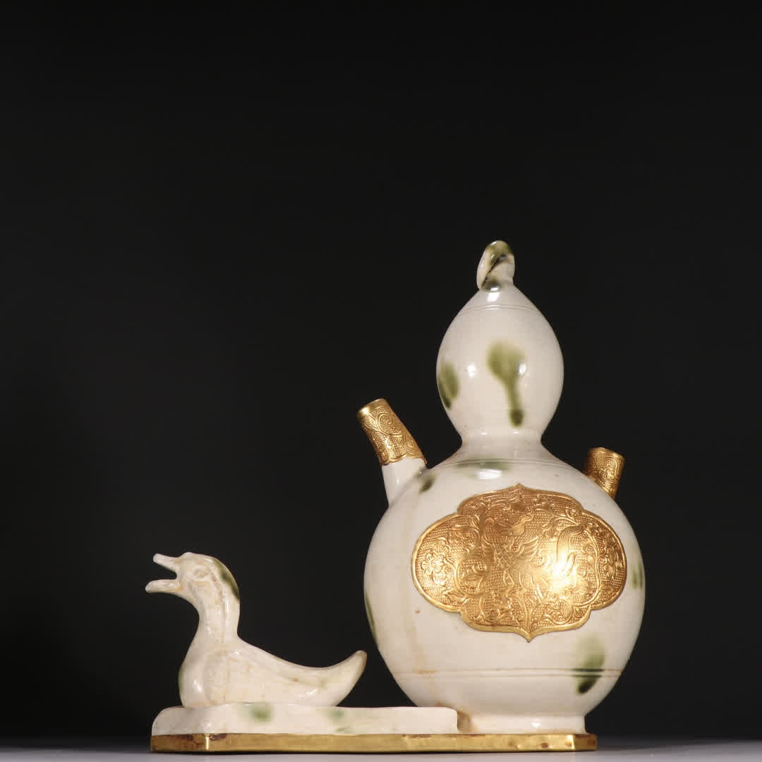 A Xing kiln dotted mandarin duck gourd bottle (1 of 9)