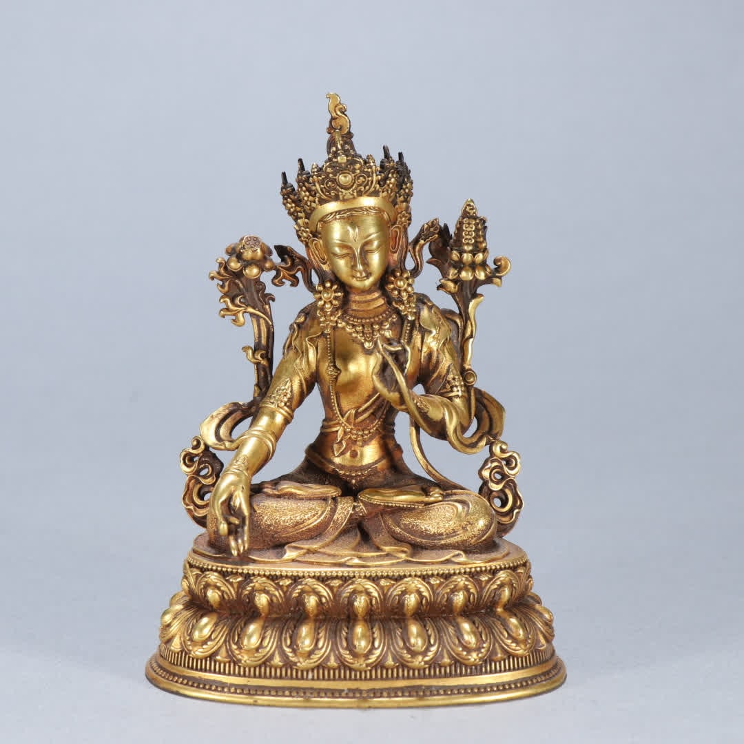A bronze gilt Tara statue of the Qing Dynasty: Qing Dynasty copper gilt Tara statue SIZE: H:11.2cm W:7.9cm W:427.9g (The Dimensions Of All Batches Are Manually Measured.If You Need More Detailed Information, Please Contact Our Customer Service Bef