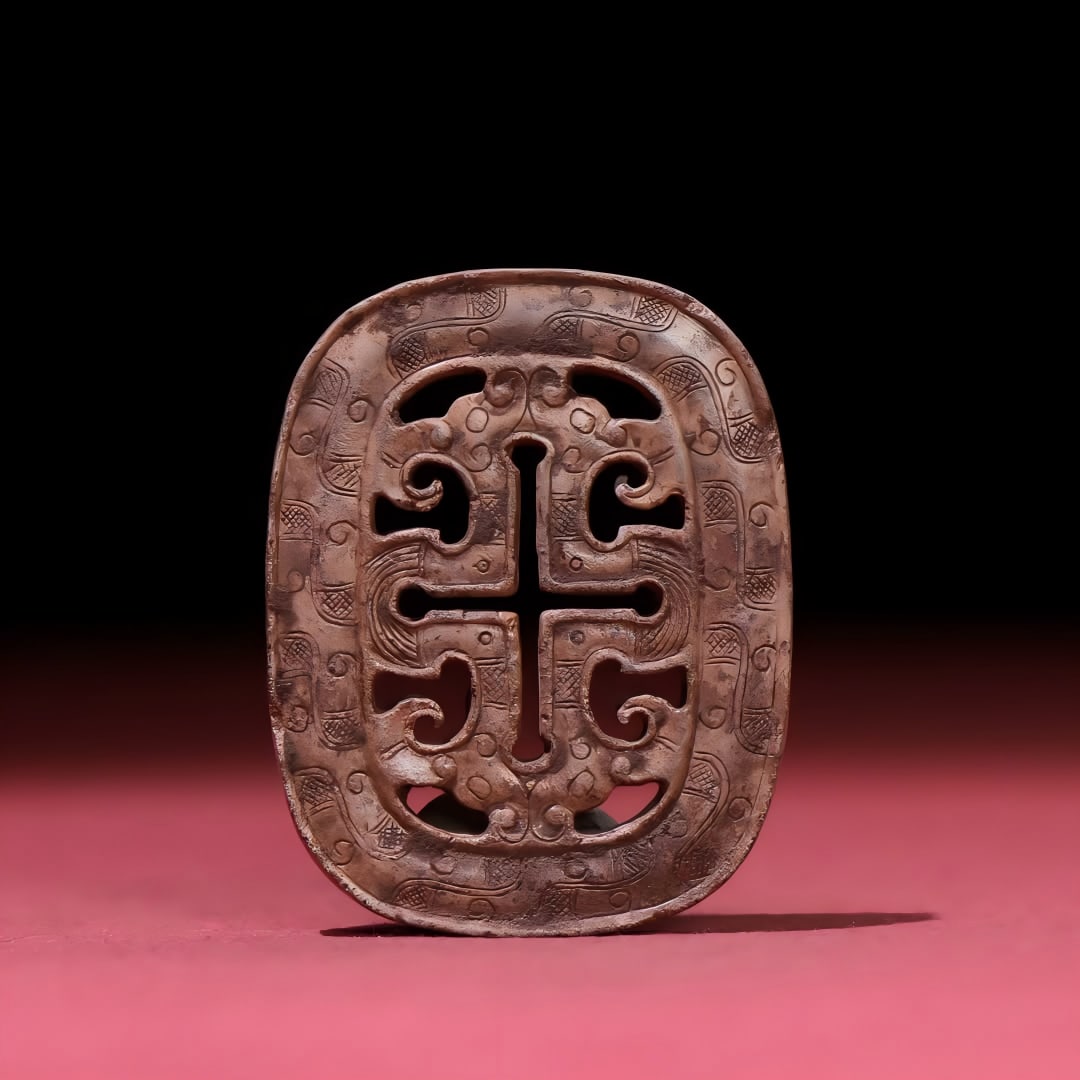 A Han Dynasty jade phoenix bird pendant: Han Dynasty jade phoenix bird pendant SIZE: 52x41x4mm W:23g (The Dimensions Of All Batches Are Manually Measured.If You Need More Detailed Information, Please Contact Our Customer Service Before Biddi