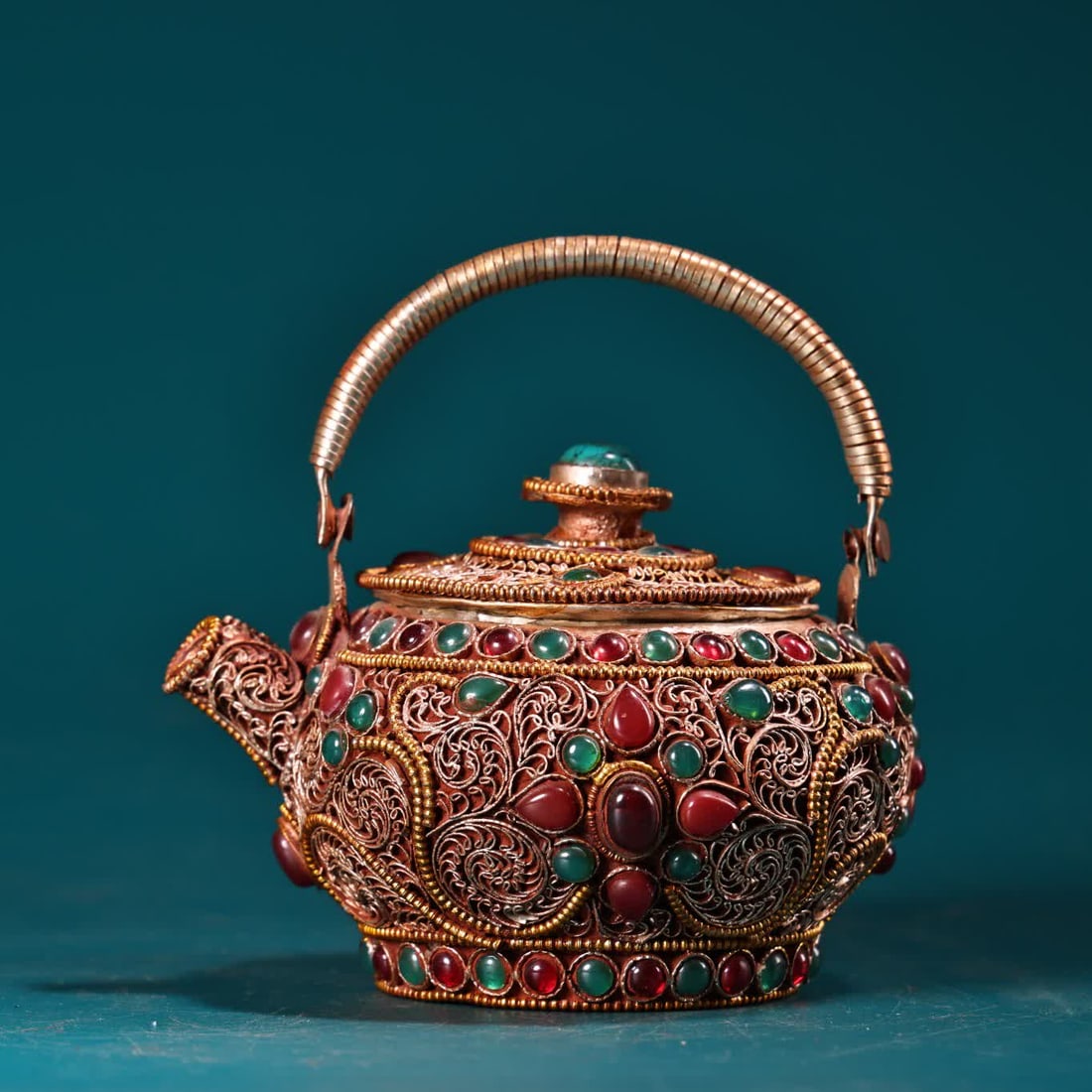 A Qing Dynasty gem-inlaid cloisonne wine jug: Qing Dynasty inlaid gemstone cloisonne small lift wine jug SIZE: W:200g H:9cm W:10cm (The Dimensions Of All Batches Are Manually Measured.If You Need More Detailed Information, Please Contact Our Cust