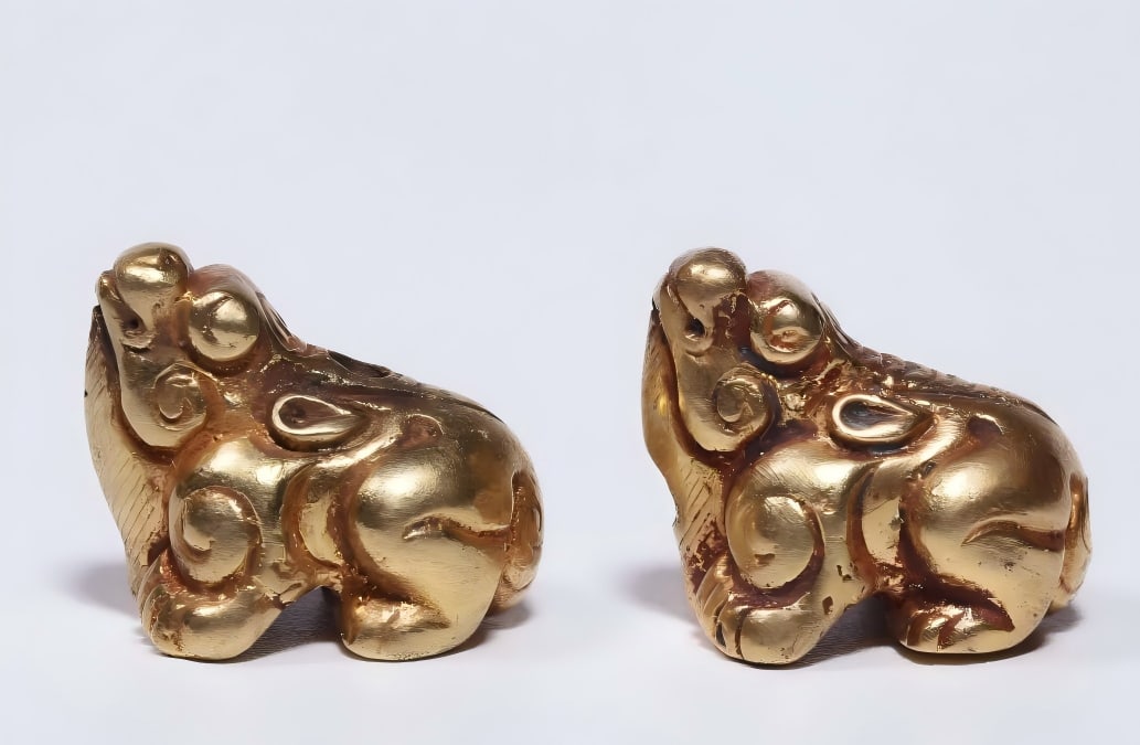 A pair of Han Dynasty pure gold Tianlu hanging pairs: A pair of pure gold Tianlu pendants in the Han Dynasty This pair of Tianlu pure gold casting, with excellent texture, golden shine, and exquisite craftsmanship. Looking up, his face, mouth and nose we